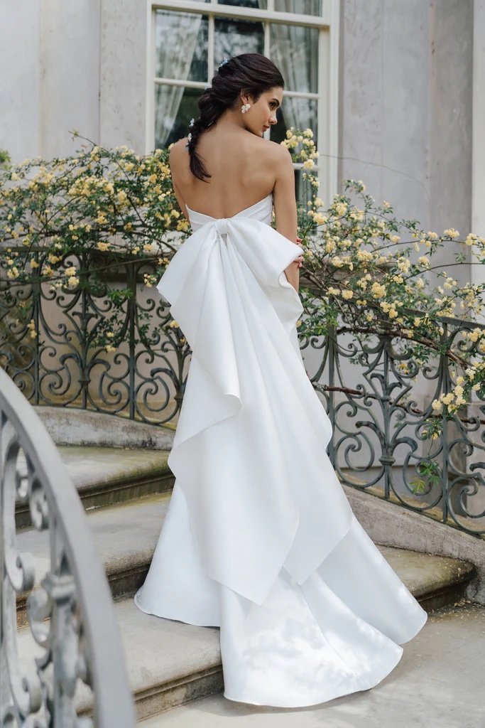 wedding dress with bow, detachable bow, wedding dress with detachable bow, anne barge bow, anne barge detachable bow, wedding gown with detachable bow
