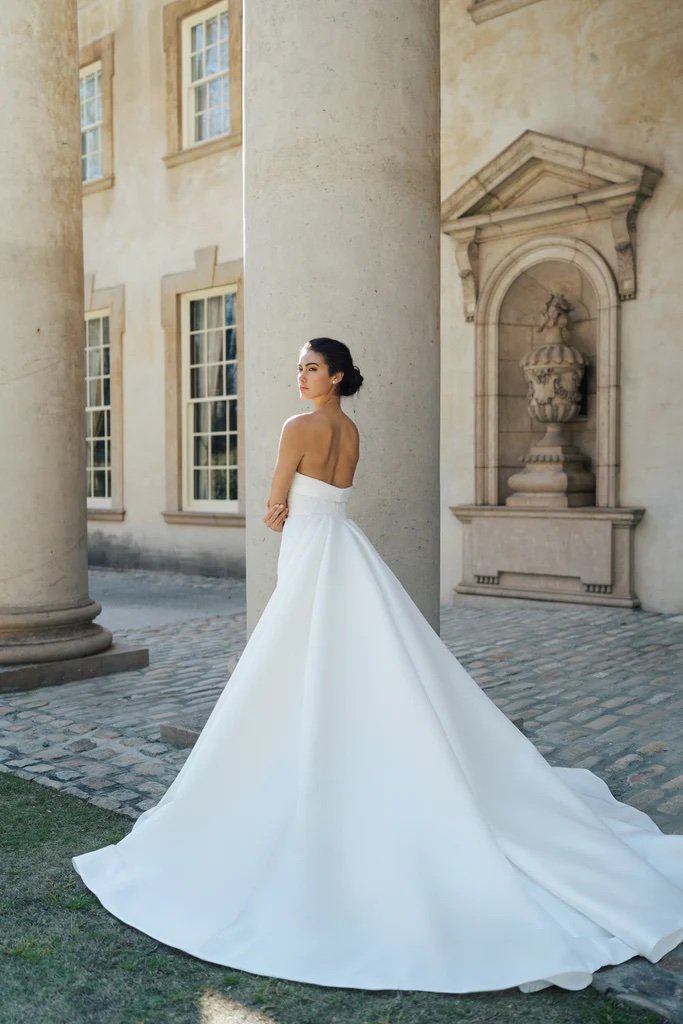 lace wedding dress with detachable train, wedding dress with detachable train, detachable train, anne barge detachable train