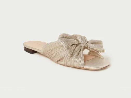 Sandel with pleated bow
