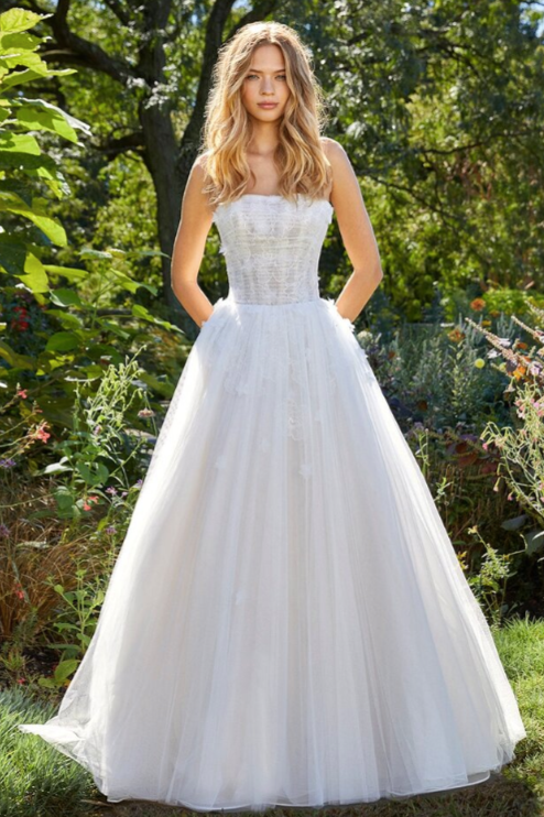 Strapless+Ball+Gown+Wedding+Dress.png