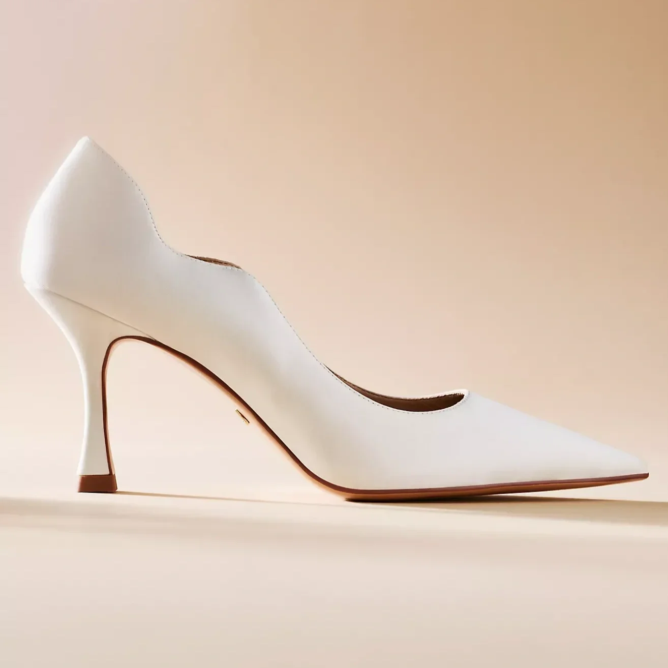 Lola Cruz Wavy Pumps In Satin