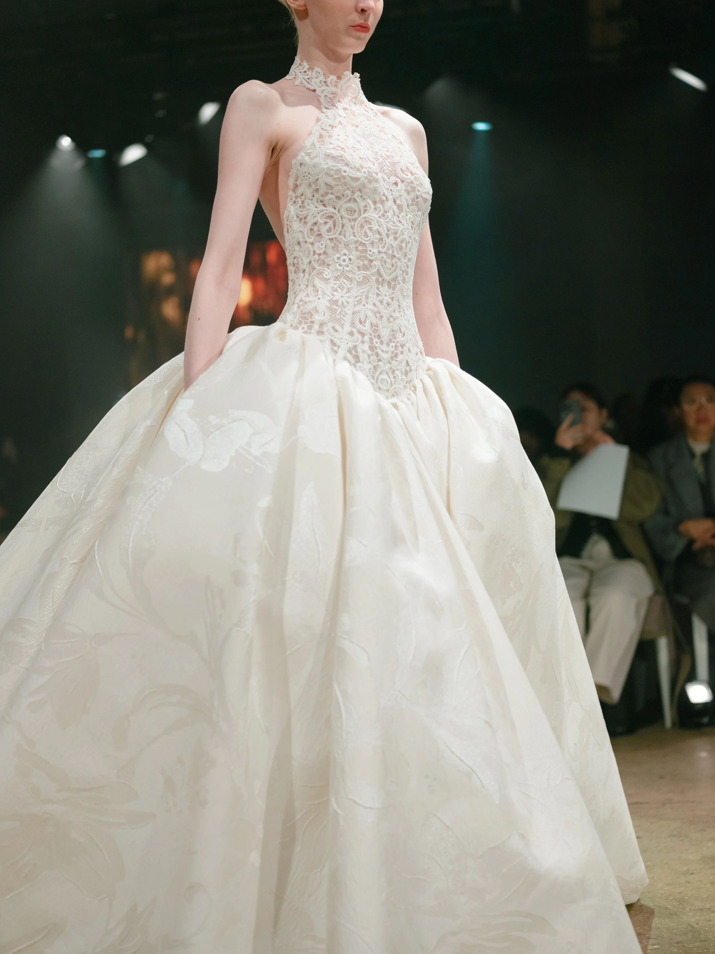 ines di santo high neck ballgown wedding dress. New ines di santo ballgown wedding dress with a lace basque waist bodice a high neck and ballgown skirt. Halter neck wedding dress in Orlando