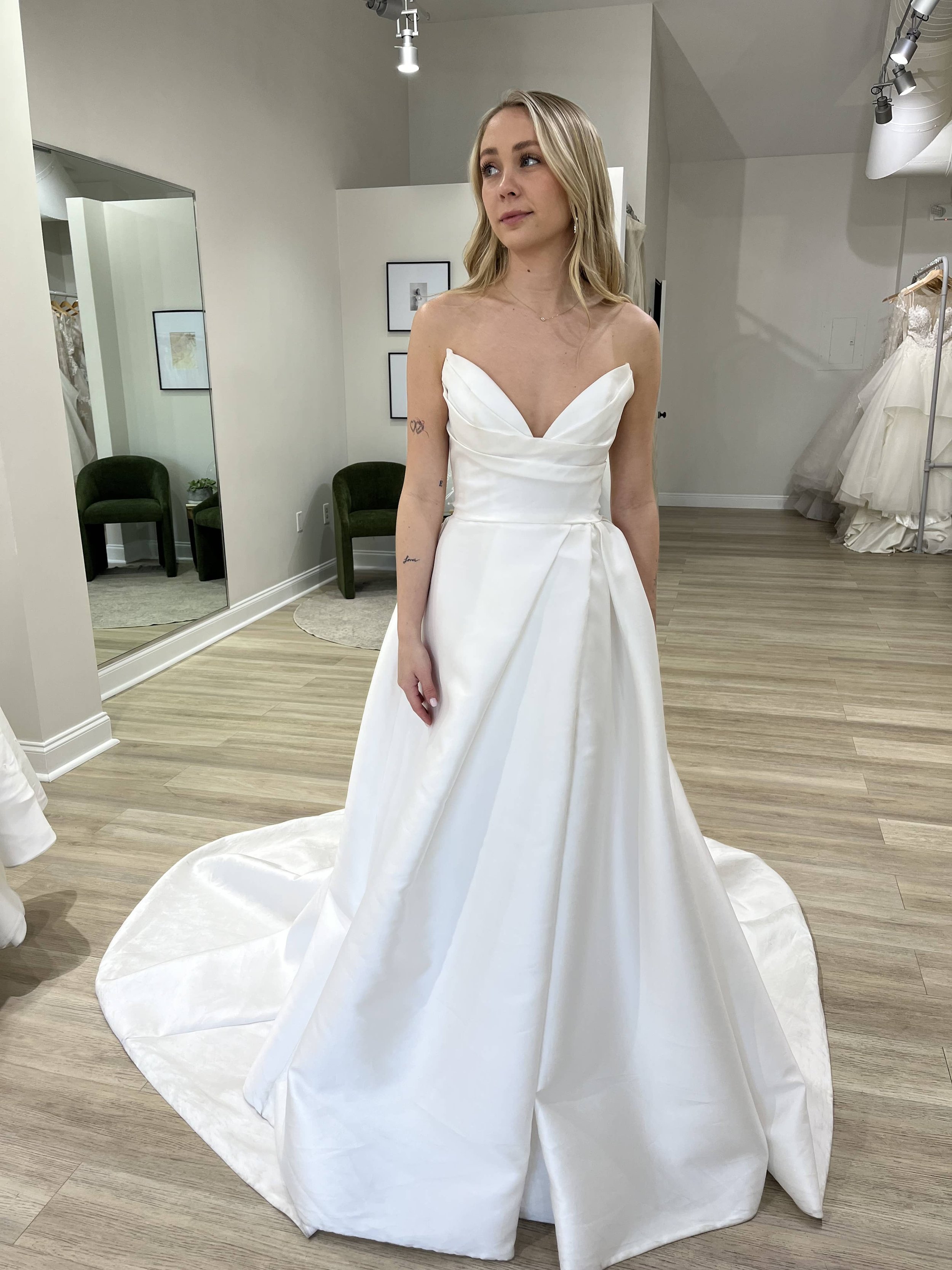 spectacular wedding dress by ines di santo, strapless sweetheart wedding gown, a-line wedding dress, off white wedding gown