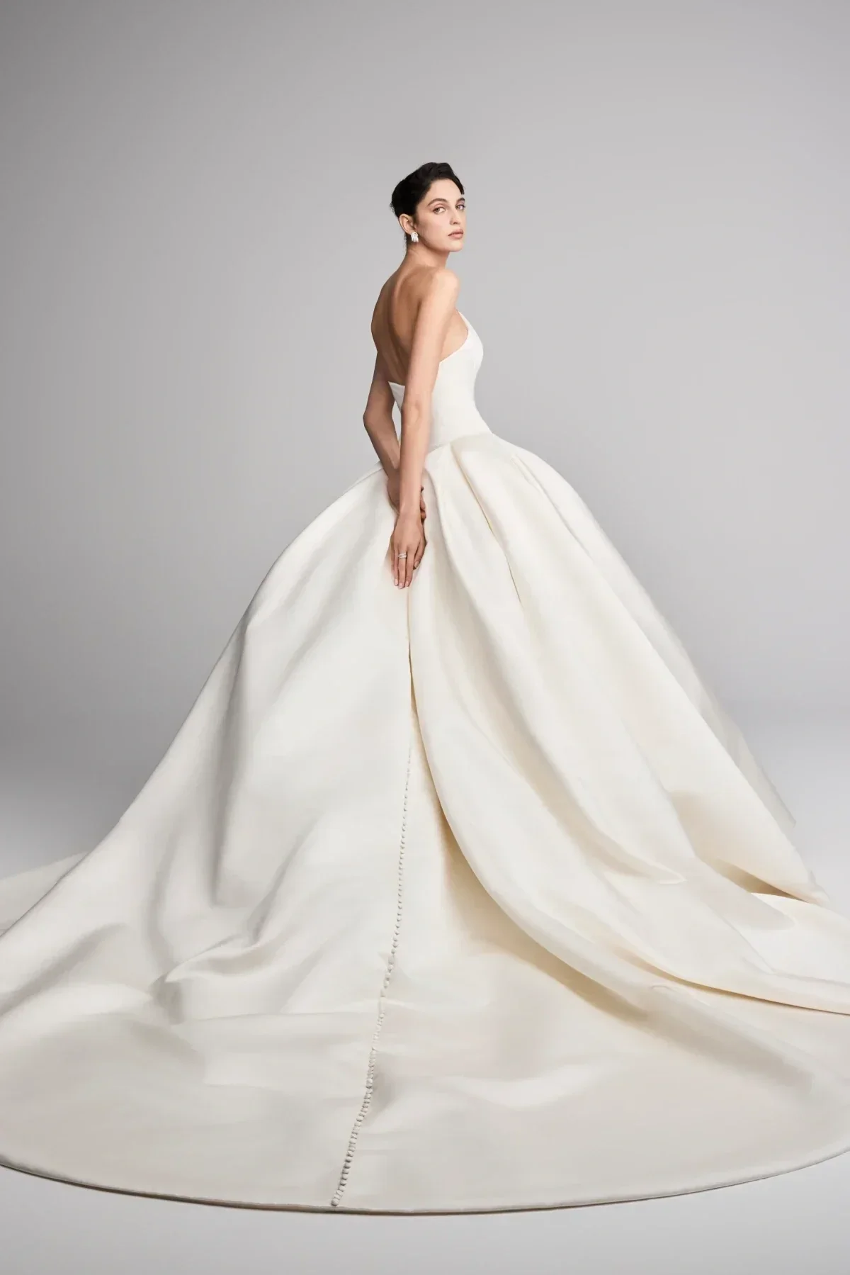 dewdrop crescent neckline.webp