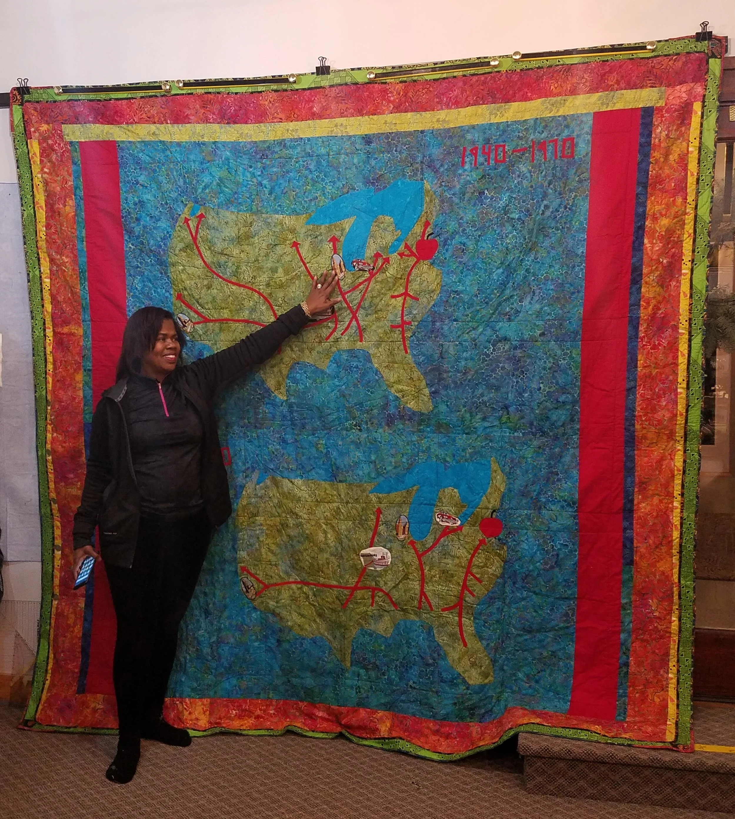 Here Dorothy is telling us about the back of her “Freedom to Liberty“ quilt. I love that she makes both sides a “front”, showing another perspective of the migration that took place in two periods of American history.
