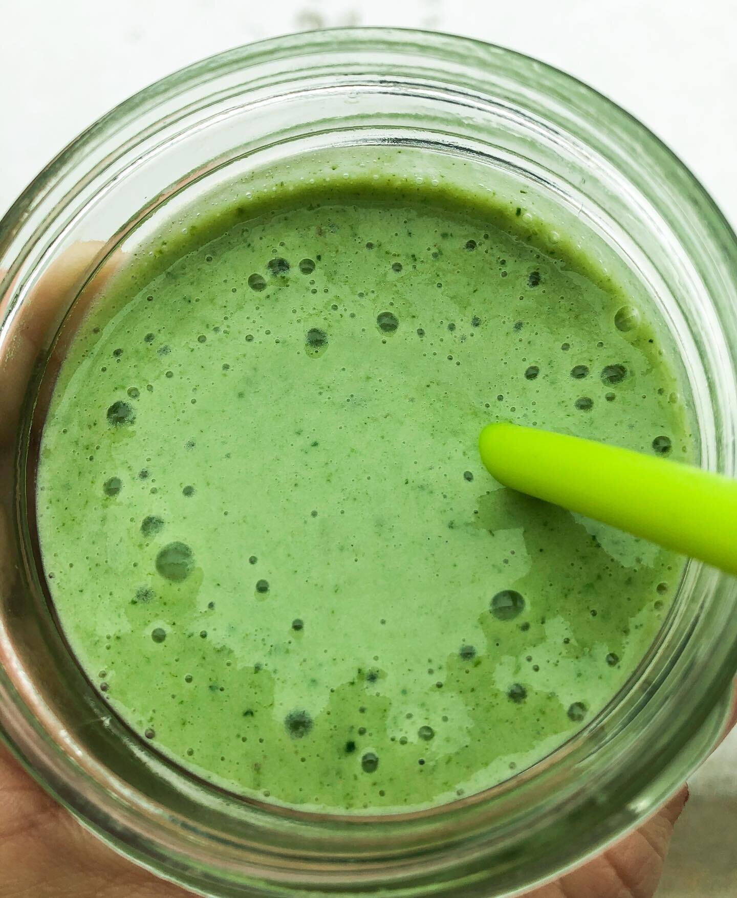 Tropical Green Smoothie🌴SAVE this recipe for later, details below!

Ingredients:
1 frozen banana (cut-up)
1 cup almond milk
1/4 cup frozen mango
1/4 cup frozen pineapple
1 handful chopped kale
1 handful chopped spinach

Blend in layers for best colo