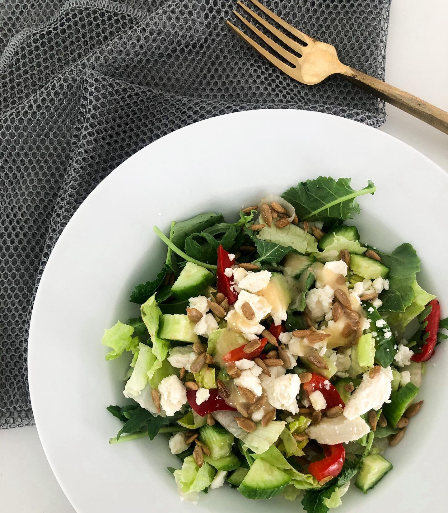 Build a Better Salad🥗&mdash;SAVE this post for your next salad! You can use these ideas to easily create a more nutritious + satisfying salad bowl! Drop your favorite salad combo in the comments🔽

Leafy Greens🥬
-Romaine Lettuce
-Butter Lettuce
-Ic