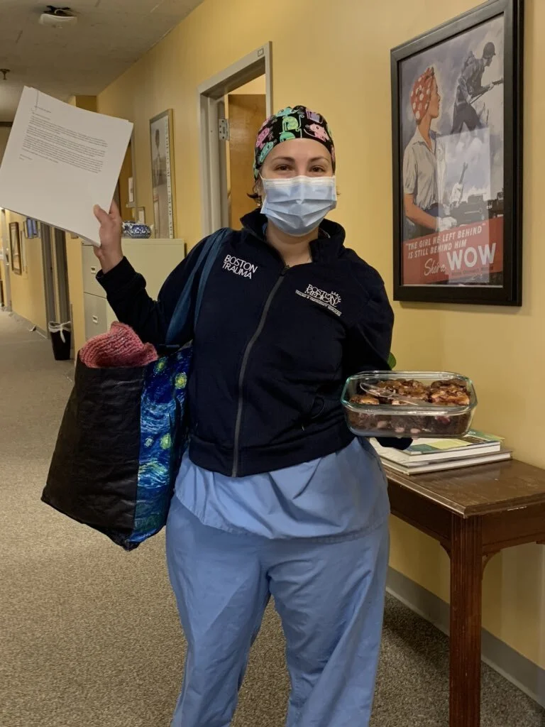 SRS Physicians and Med Students Distribute Encouraging Notes to Patients