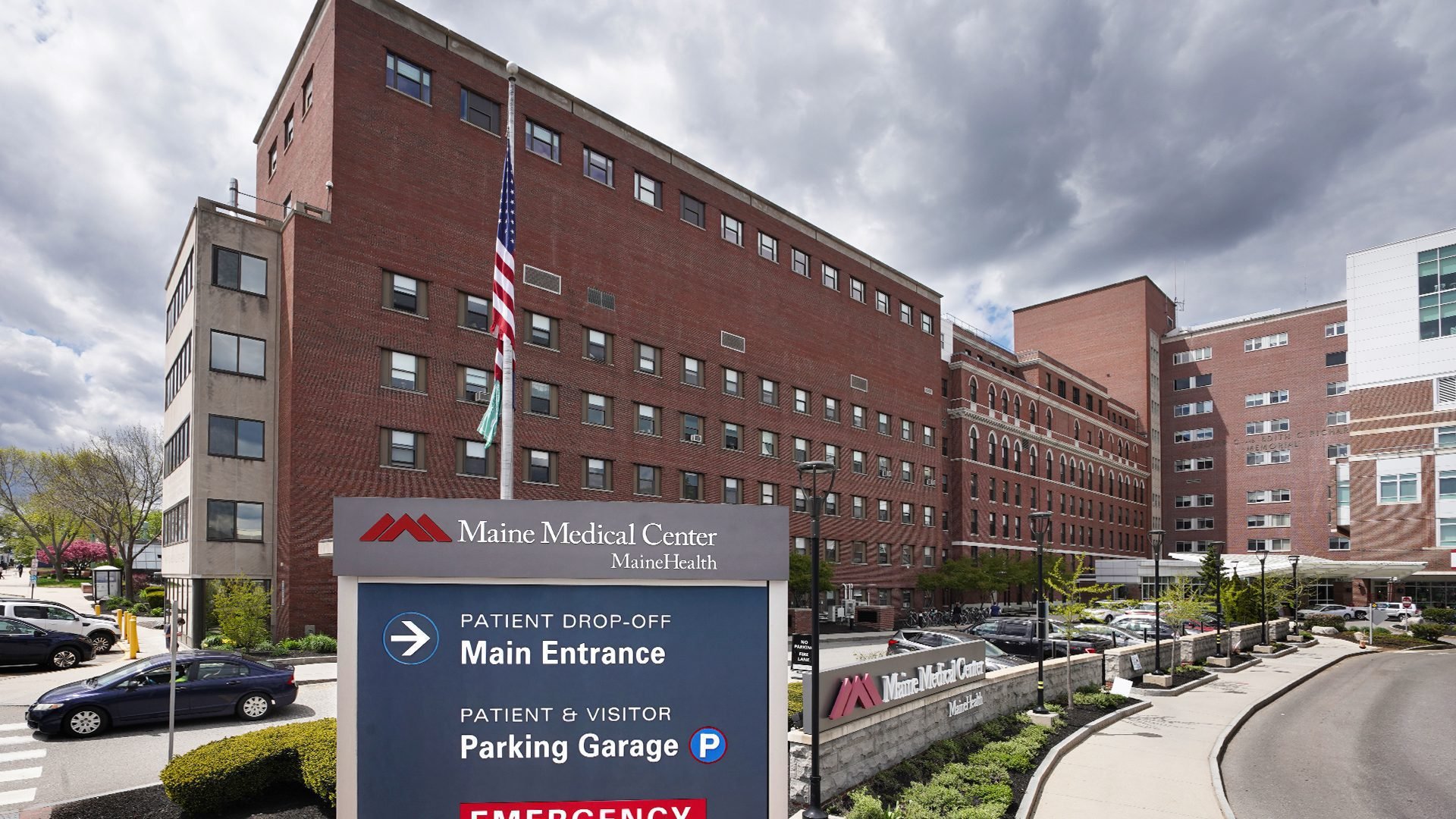 MaineHealth-Maine-Medical-Center-entrance-in-Portland.jpg