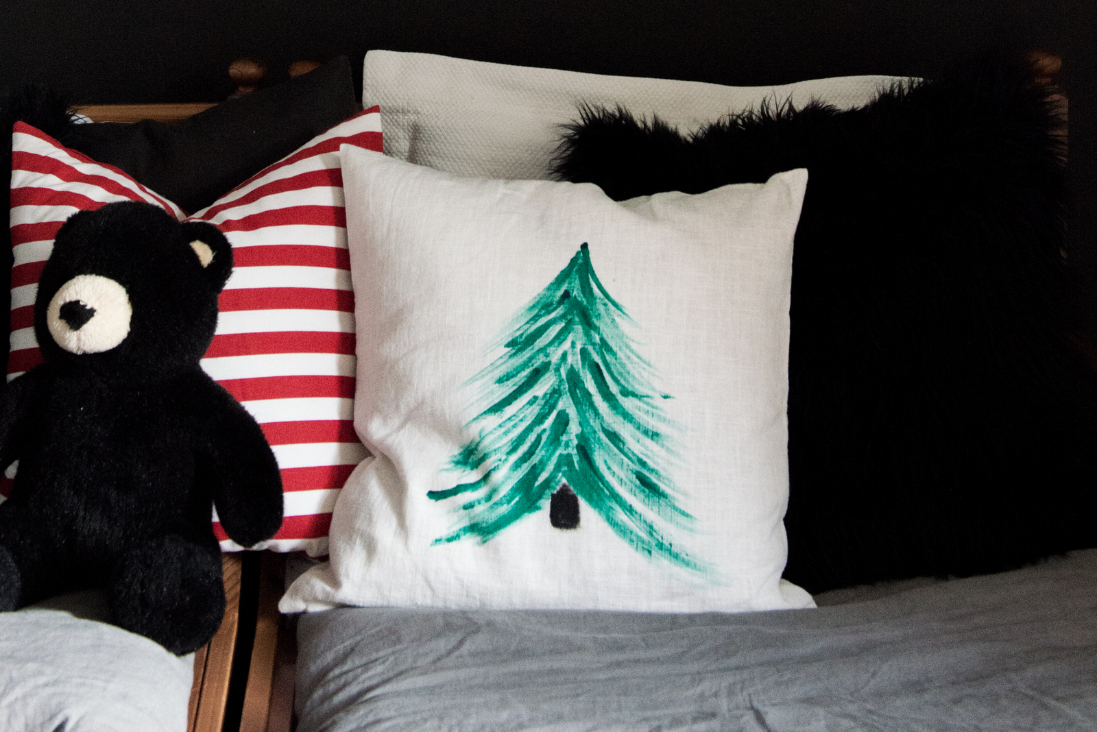 Valentina-Fussell-Christmas-DIY-Pillow.jpg