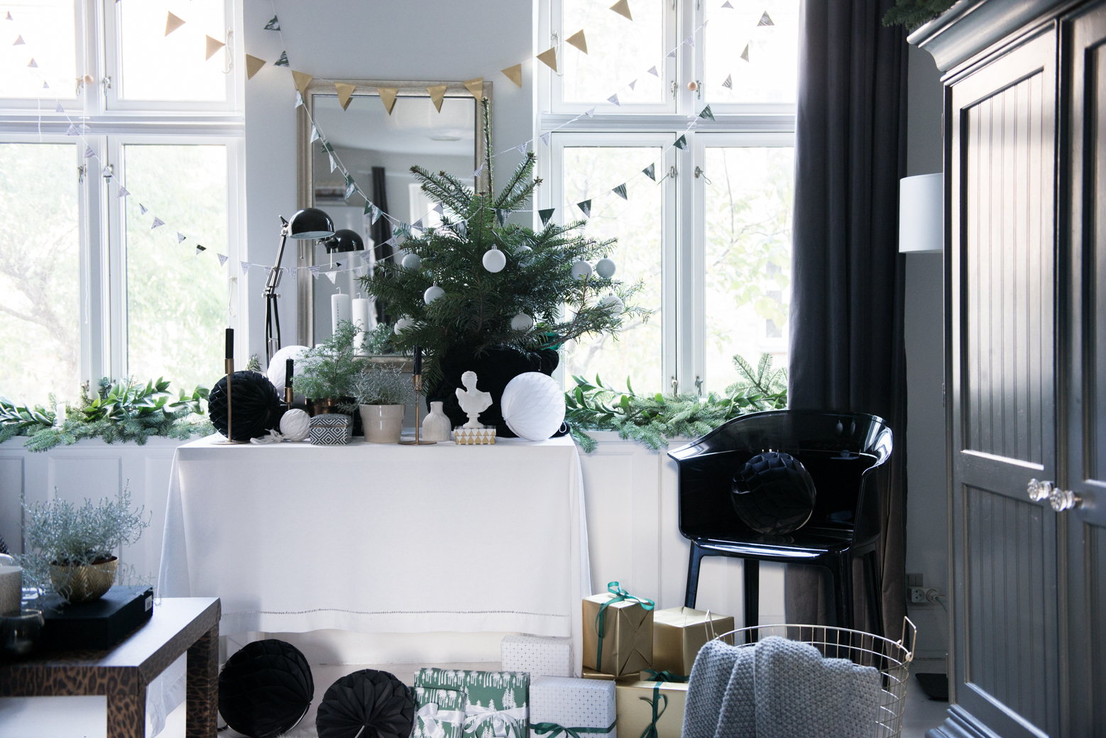 Valentina-Fussell-Glamorous-Christmas-Living-Room.jpg