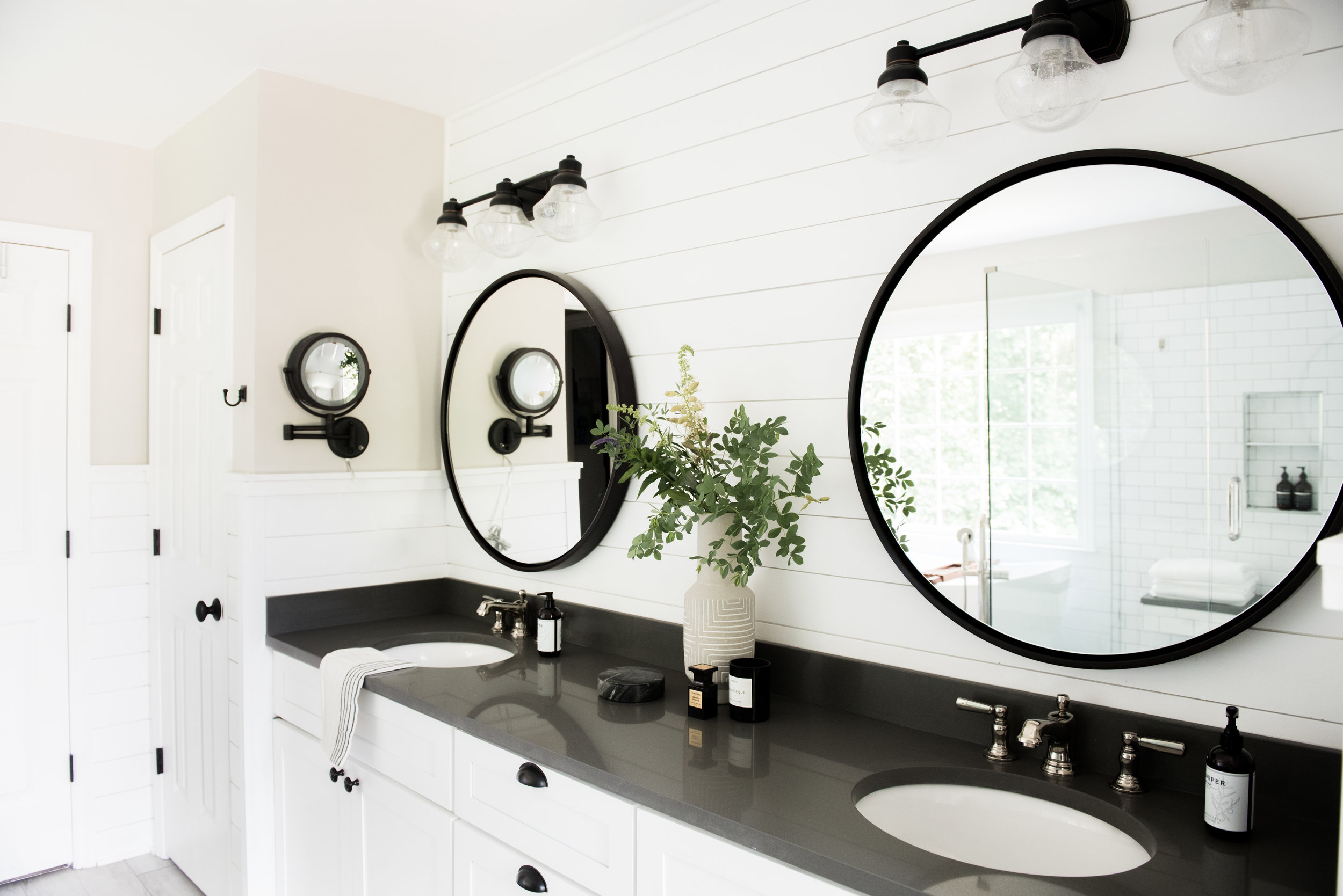 Farmhouse modern cozy master bathroom | House of Valentina-6.jpg