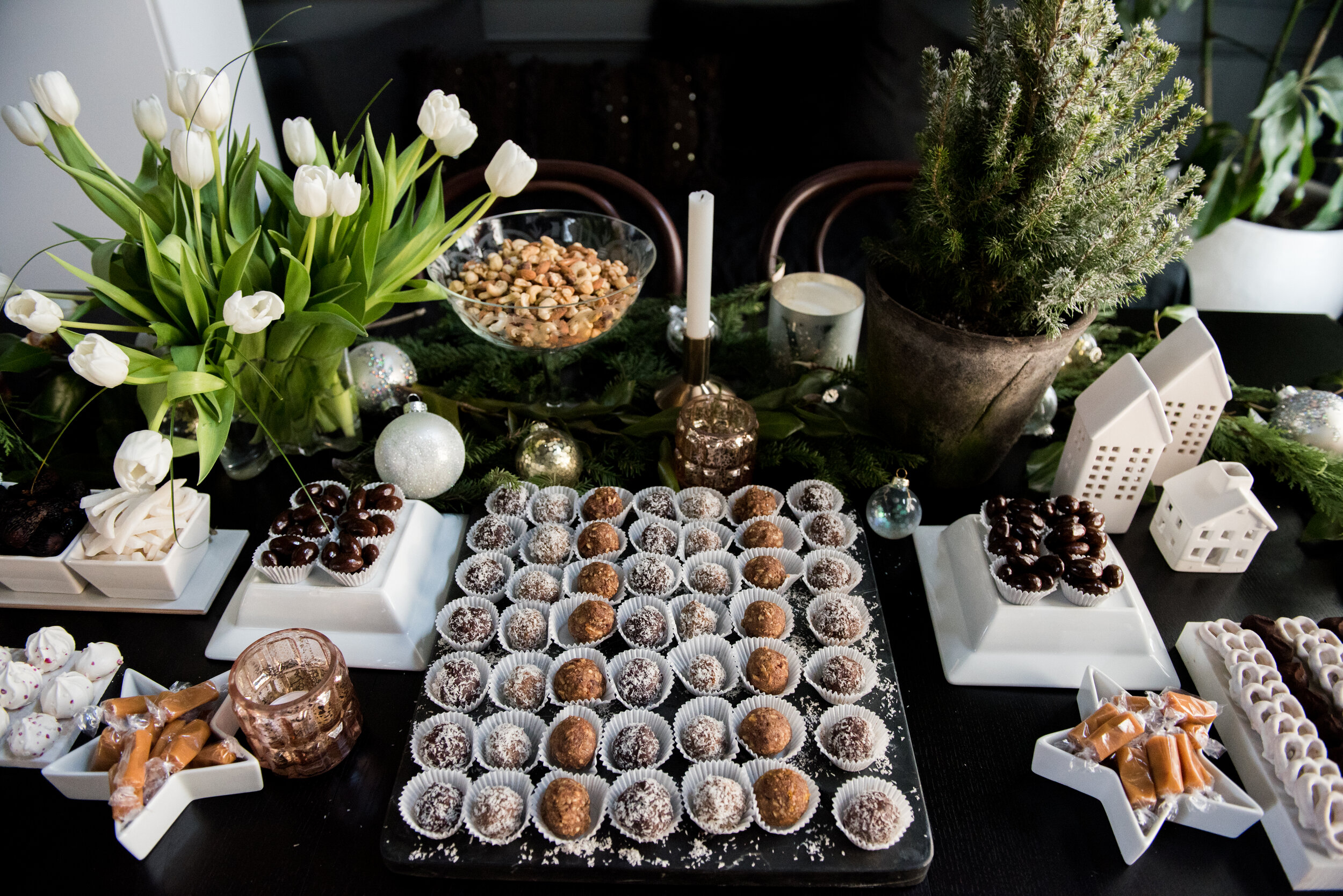 Christmas raw cookies dough balls | House of Valentina.jpg