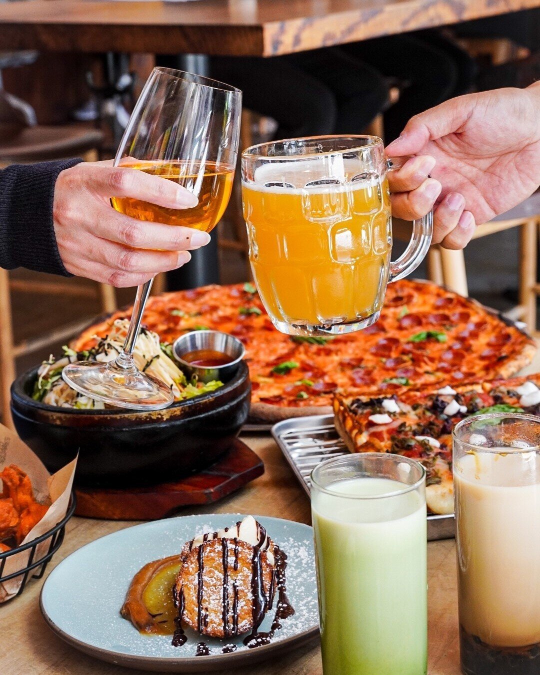 Cheers to the weekend! 🍻🍕🍲 Grab your friends for happy hour and some tasty bites!⁠
⁠
📷 Use our hashtag #getitstoned or @namustonepot for a chance to be featured!⁠
⁠
#namustonepot #namusf #sf #sanfrancisco #sfeats #sffoodie #bayarea #bayareaeats #