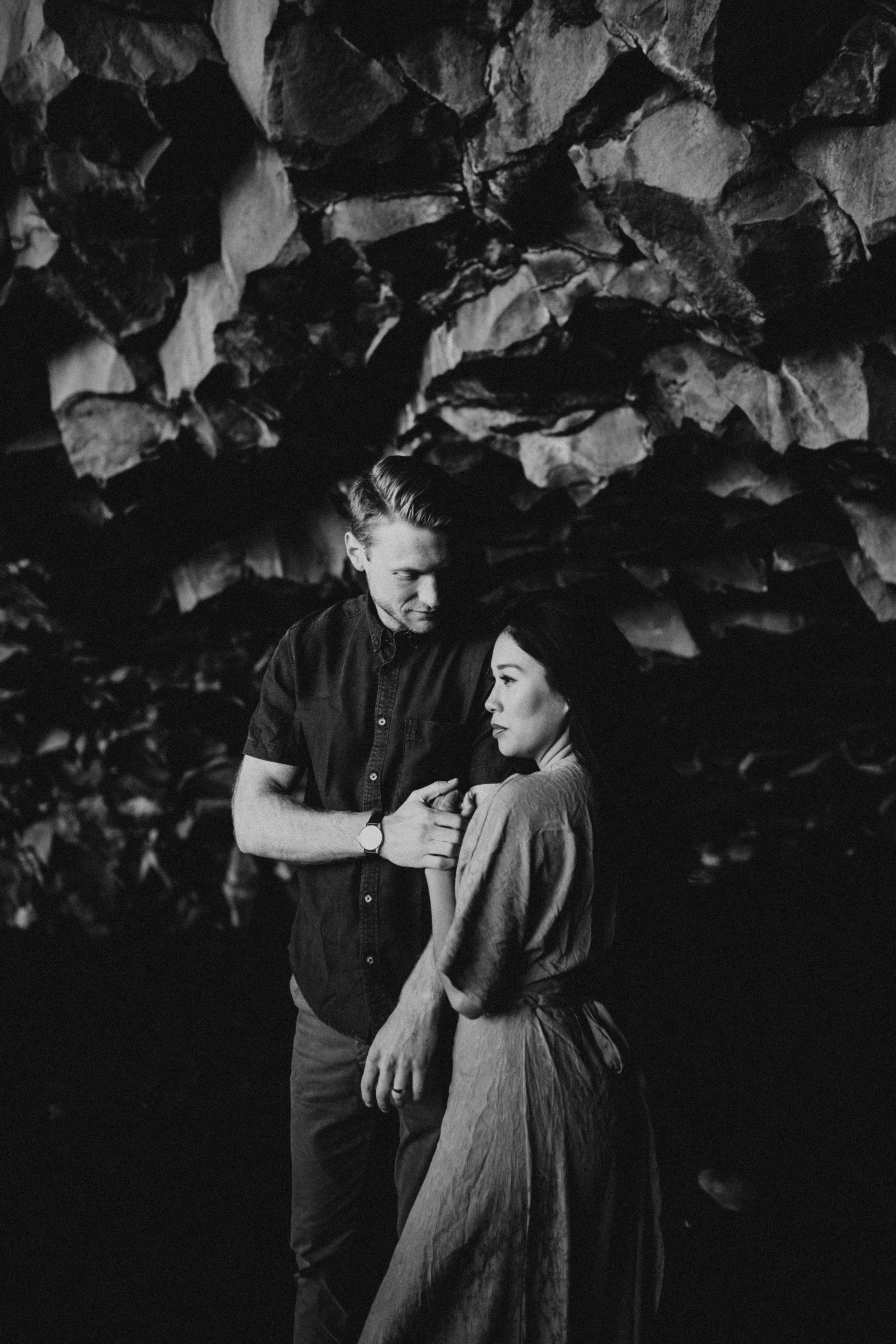 black and white of couple at vik beach in iceland very romantic.jpg