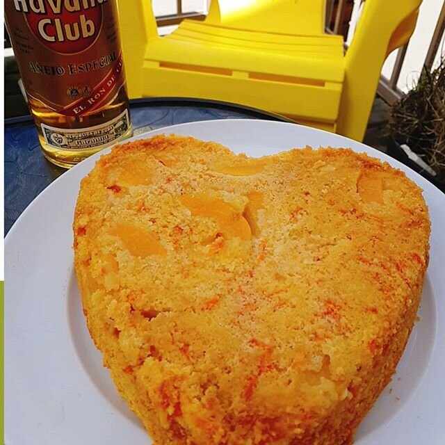 🥕🥚Happy Easter to our Friends and Family. Today we celebrated with a gluten free cake mix (Pamela's) embellished with carrot and peaches...oh yeah and a splash of rum! 🥕🍑&hearts;️
What is your favourite Easter food? 
Connect with us at wholeheart