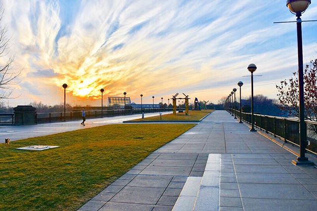 Indy Canal Walk 🌞
&bull;
&bull;
#canalwalk #indianapolis #nikon #nikonphotography #nikon7200 #nikonusa #nikkorlens #vrlens #dslr #dslrtechnology #iso #abc7eyewitness #cmosensor #imagesensor #sevenfps #afsdx #exspeed #fotonation #fullframe #hdmi #sdx