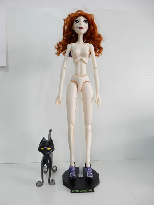  At one point, the original prototype head was lost and the factory did not understand that Scary Godmother was 'white', but not caucasian. This version also had bad hair and a cheap make up job! Ew! No thank you! This is not what we agreed to! 