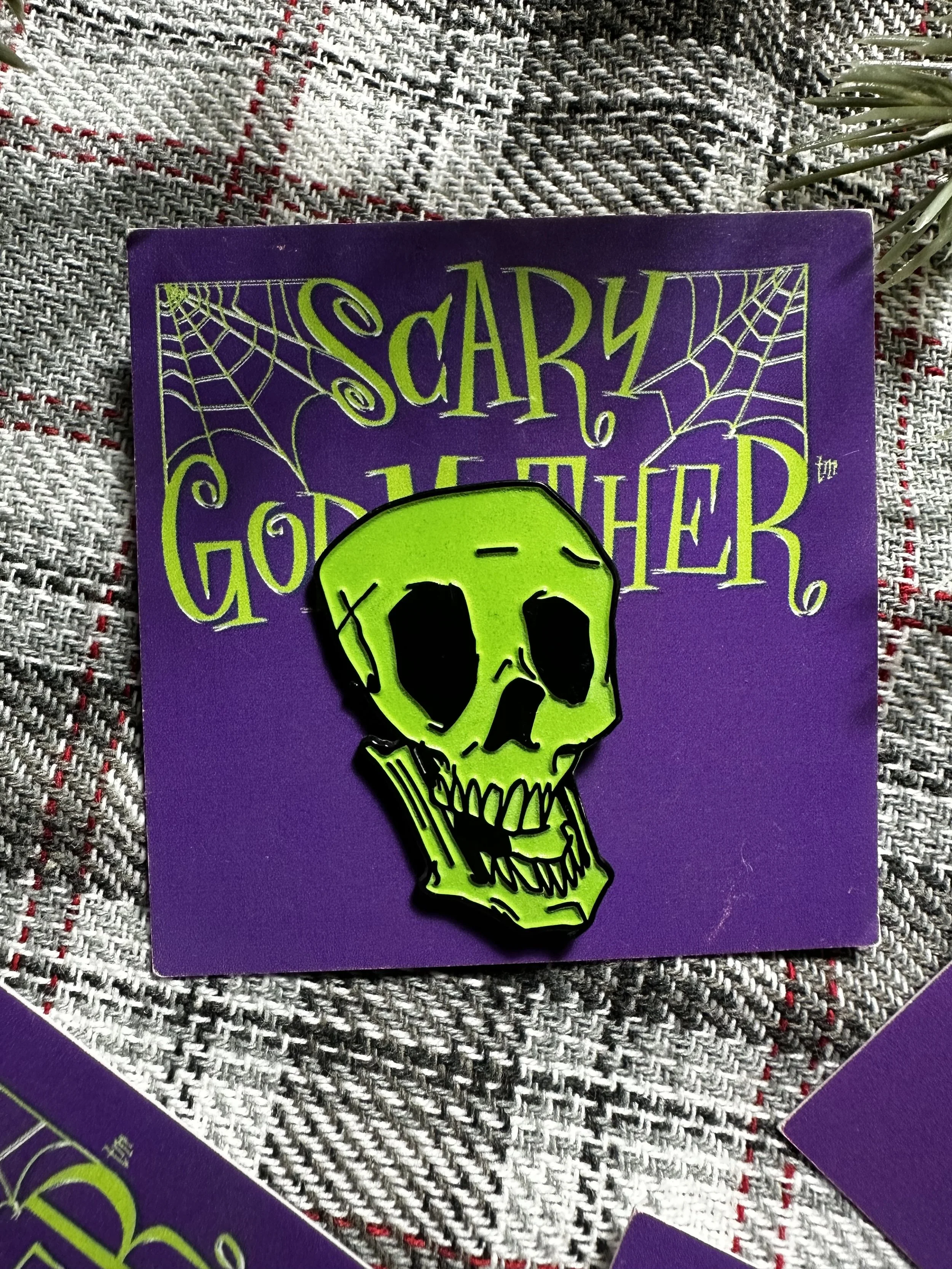 Skully Glow in the Dark Pin.jpg