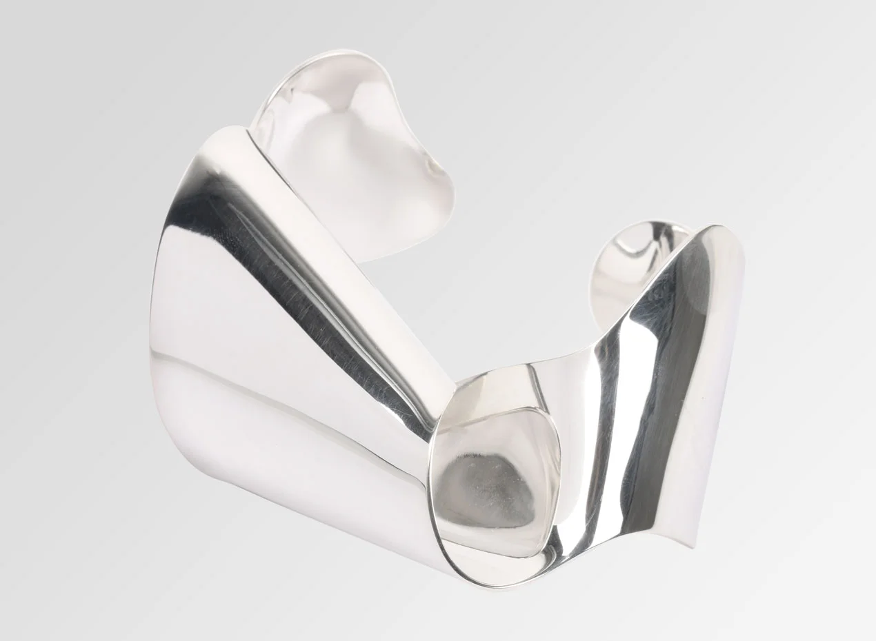 louise_olsen_jewellery_silver_large_fold_&_flow_cuff_8_february_2018_001_v1_current.jpg