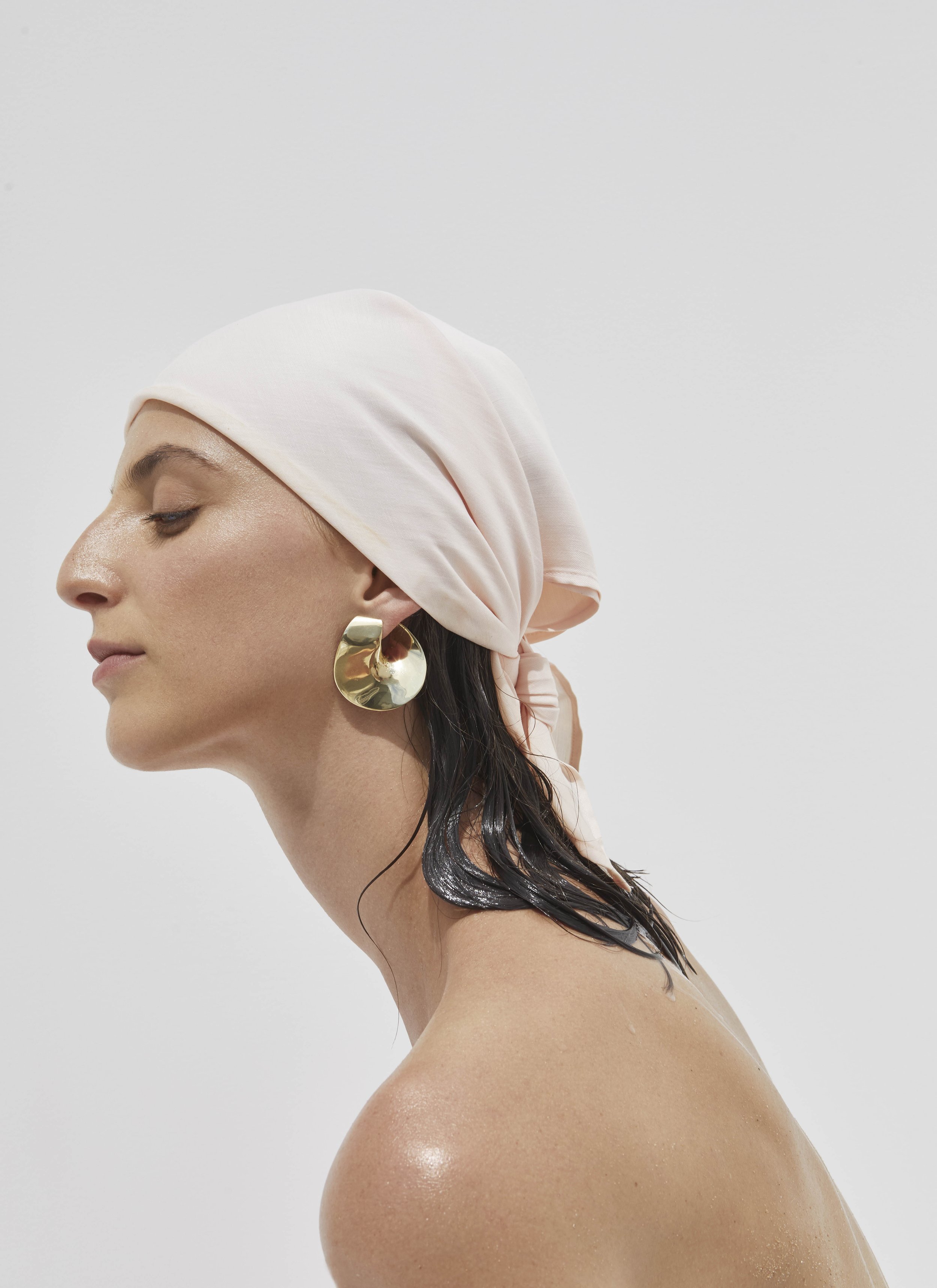 DinosaurDesigns_JuliBalla_Shell_2021_Jewellery_LouiseOlsen_Large_Infinity_Earring_Brass.jpg