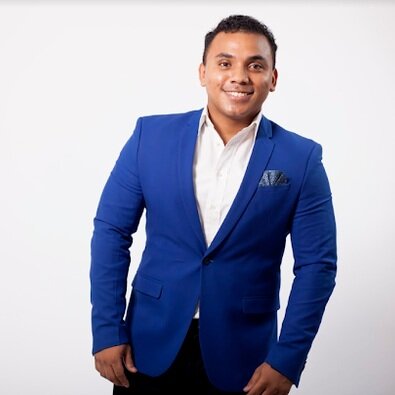 Shaper Activo en PTY PERFIL PROFESIONAL Soy Manuel Perez. Creo que una comunidad con CULTURA + PROPOSITO genera el talento capaz de provocar la transformación social que el mundo necesita. Durante 15 años he experimentado esta ecuación y he sido testigo del impacto que genera principalmente en niños, adolescentes y jóvenes en distintas áreas de interés tales como Instructor Voluntario de Beisbol de Pequeñas de Ligas de San Miguelito Amelia Denis de Icaza. Coordinador Voluntario de más 200 de programas socio culturales para niños en zonas de riesgo en la provincia de Panamá para la organización internacional AICRAD Coordinador General de la asociaciones de graduando del Instituto Comercial Panamá Fundador y Presidente de la Asociación de Alumni del Instituto Comercial Panamá. Facilitador Voluntario para la organización de liderazgo social INDIGO que empodera con talleres de habilidades blandas para la vida jóvenes de bachillerato. En mi antecedente académico tengo una licenciatura en Contabilidad de la Universidad Especializada del Contador Público Autorizado ( UNESCPA). Una certificación como Capellán Internacional en Cela International University en Miami Florida y un diplomado en Derechos Humanos y formulación de proyectos de la Universidad Santa María La Antigua. Y actualmente curso una MBA en Administración y Dirección Financiera y un Master en Comercio Internacional de la universidad EUDE de Madrid, España. A nivel profesional, presto servicios de Auditoría Retail para un conglomerados de marcas reconocidas siendo + de 70 tiendas en 8 países de América latina. A nivel comercial soy Fundador y Creador de la primera plataforma E-commerce con el concepto de Sastrería en línea en América Central. www.Shanatovaglobal.com Correo Electrónico: manuelperez2410@gmail.com