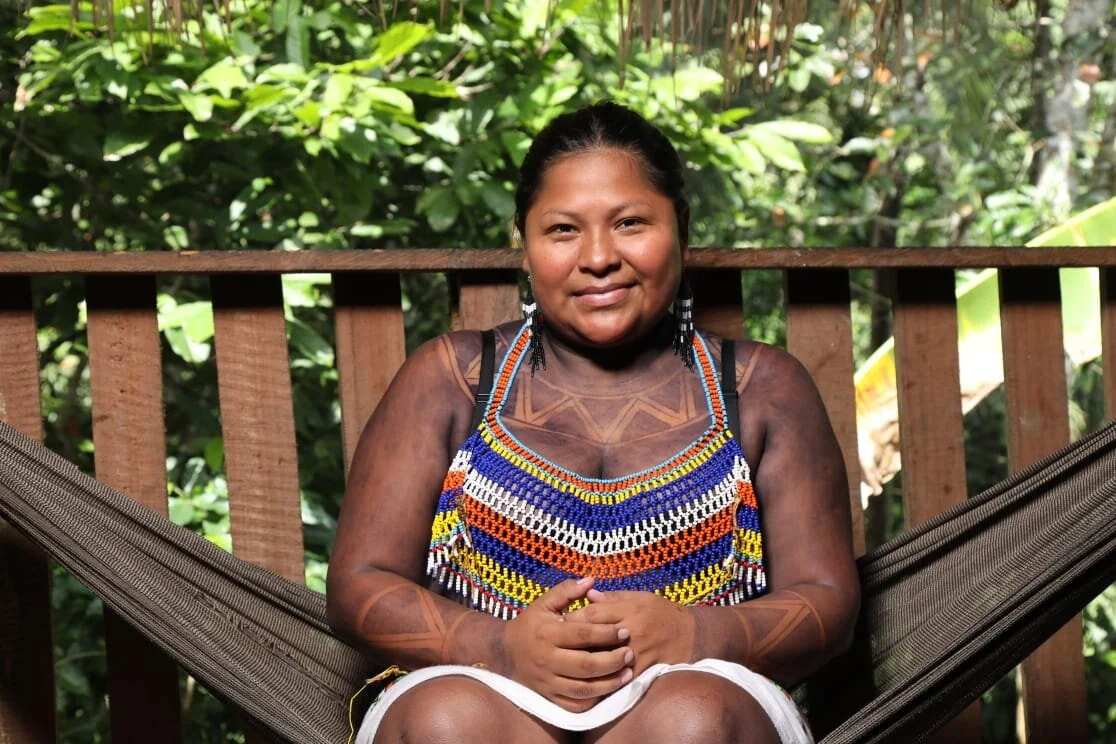 Indígena del pueblo Emberá, mujer panameña nacida en 1986 y abogada. Estudió en la Facultad de Derecho y Ciencias Políticas de la Universidad Católica Santa María la Antigua. Especialista en Derechos Humanos y Mecanismos de Protección, cuenta con un…