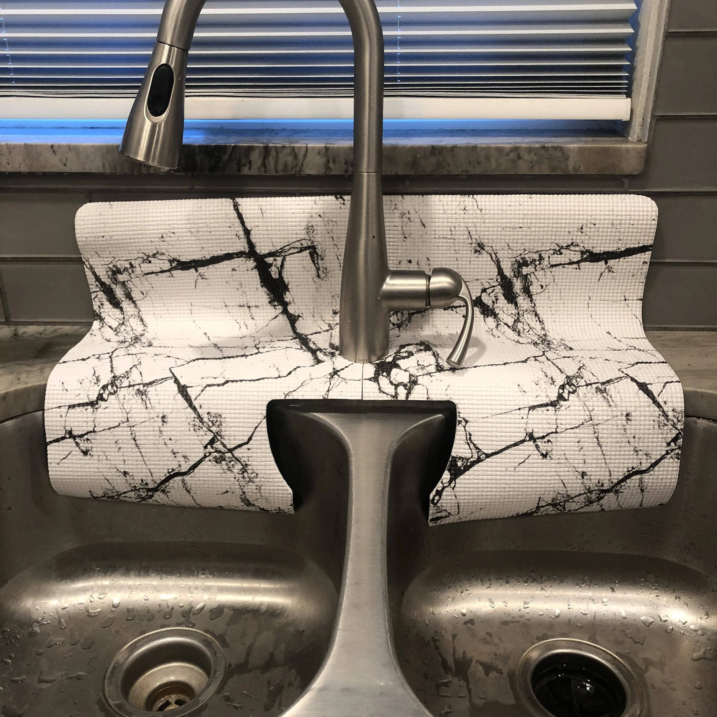 DOUBLE SINK FAUCET SPLASH GUARD, protects from water damage, kitchen sink, 17 in (W) x 23 in (L), CKC ™ ©2022, Patent approved