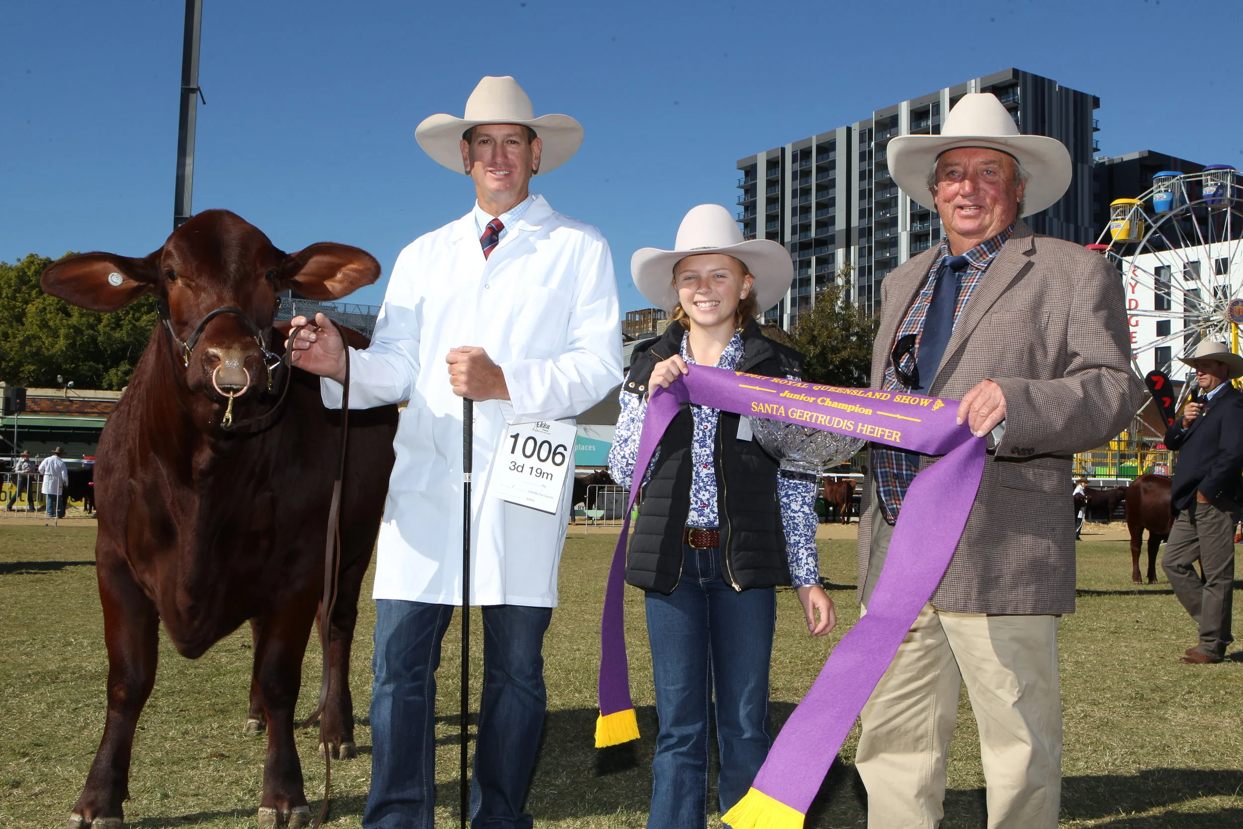Waco Marley M343- Junior Champion Heifer awarded the Diamond H trophy. Trophy presented by Roger and Chloe Hatton and heifer led by David Bassingthwaighte. 