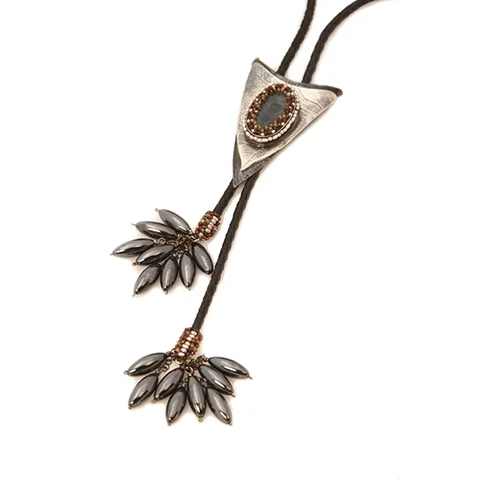 Apex En Vogue_clasp detail_LexiDaly_web.jpg