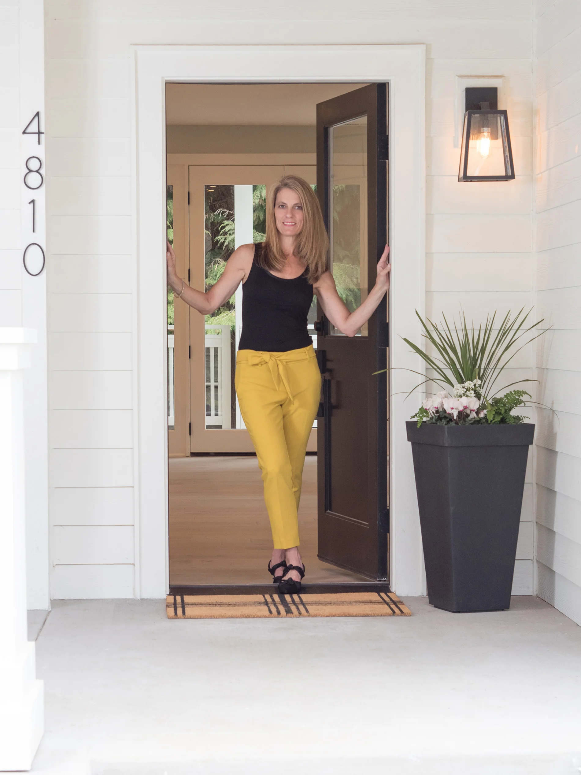 From the front entrance to the basement, every details counts! Even the outfit. This one was featured on Ann Taylor’s Loft.com