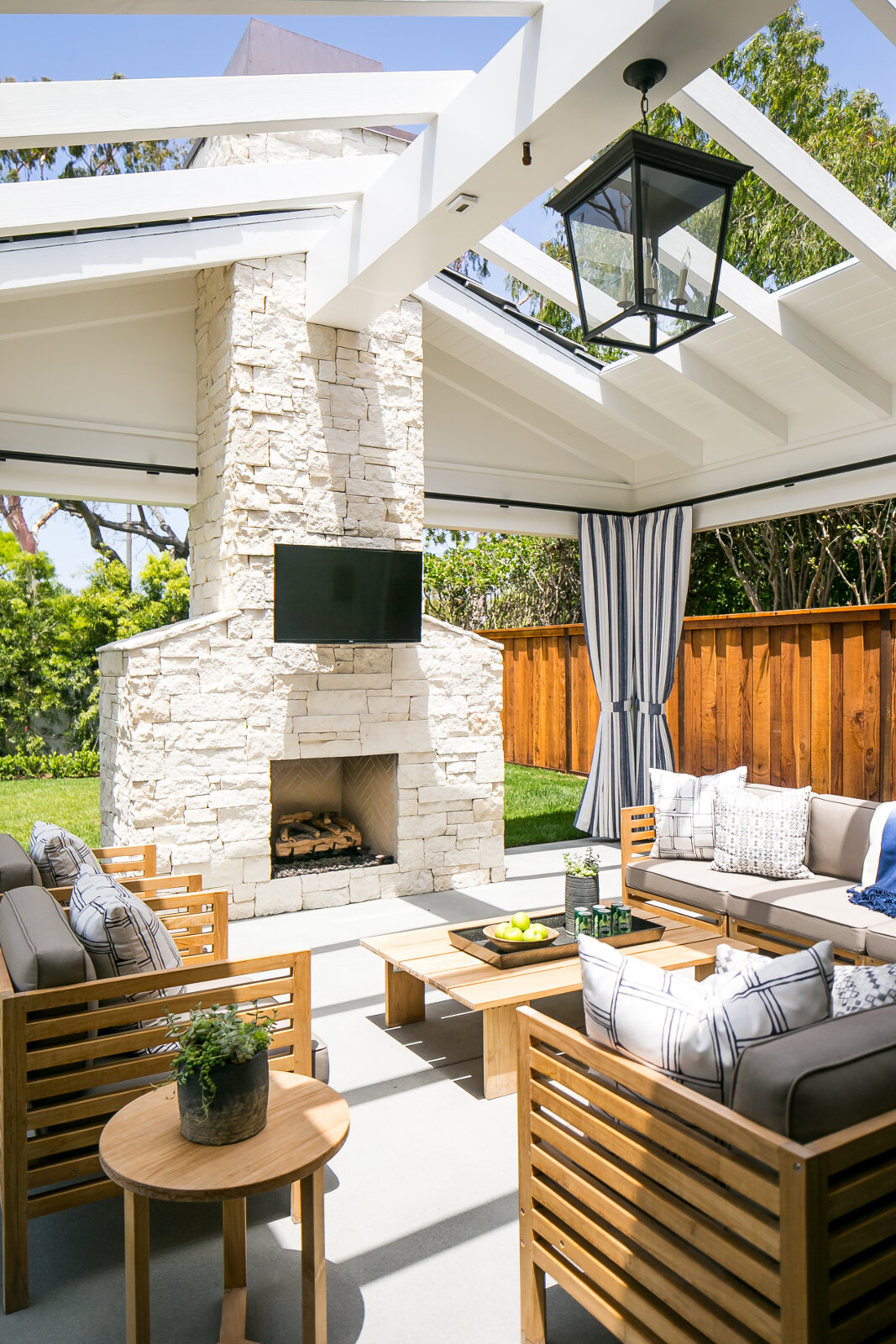 2021-Design-and-Building-Trends-BWD-Outdoor-Living.jpg