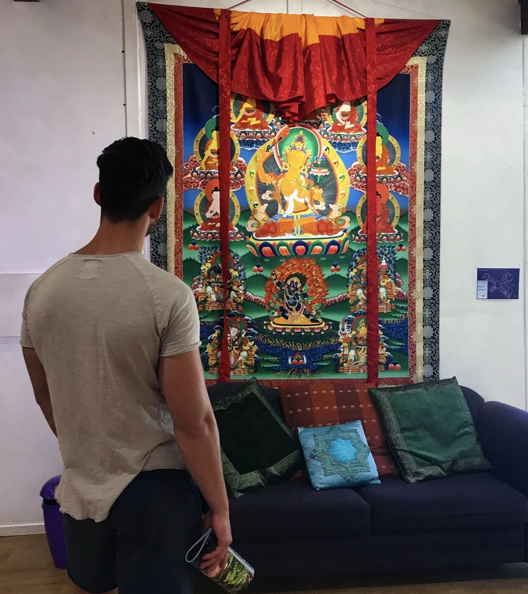 Henrik being more interested in the Hindi artwork.