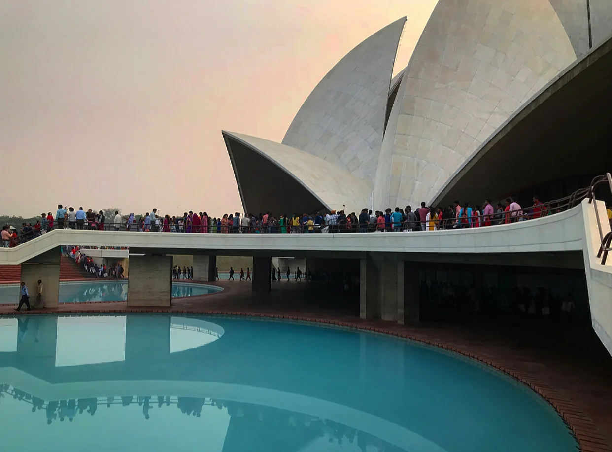 Huge Sunday queues which ravelled all around the temple until you could actually get in.