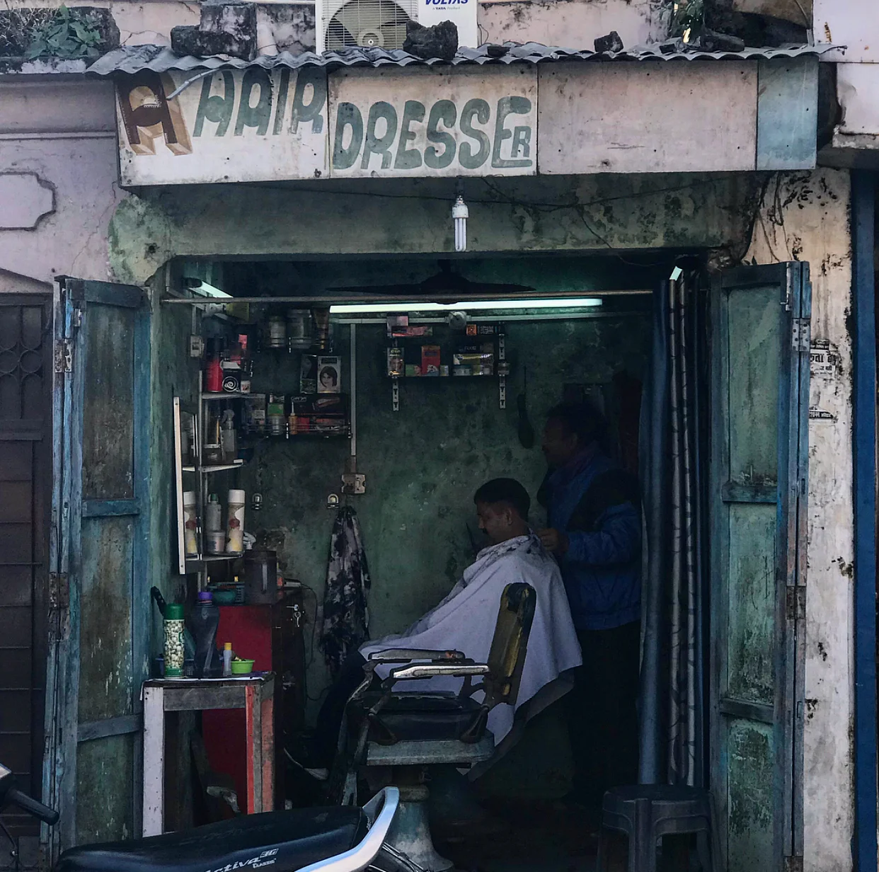 This is what the hairdressers/barbers look like here in India. It’s crazy how much we take for granted in the West. 