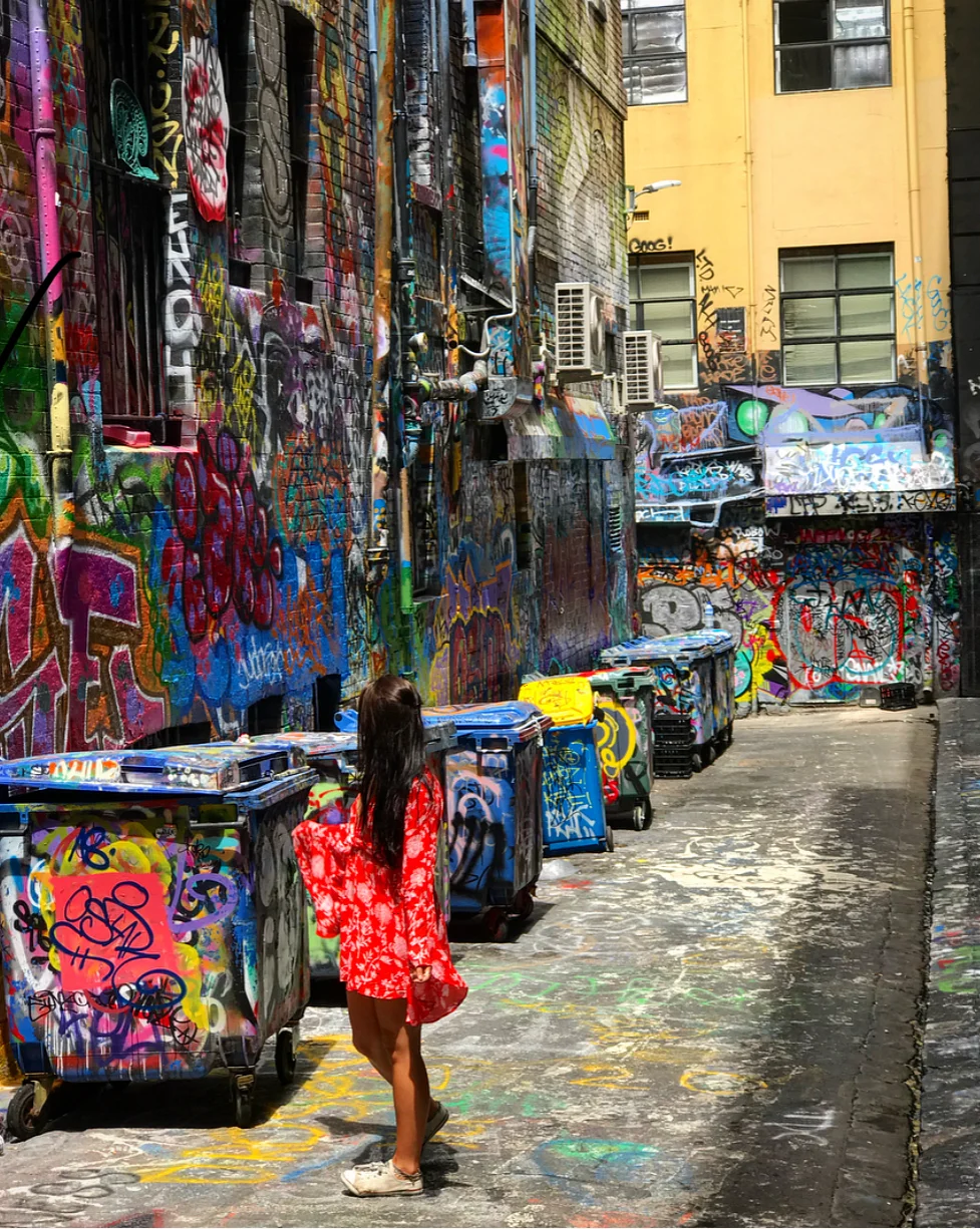 Exploring the graffiti art bck in Melbourne.