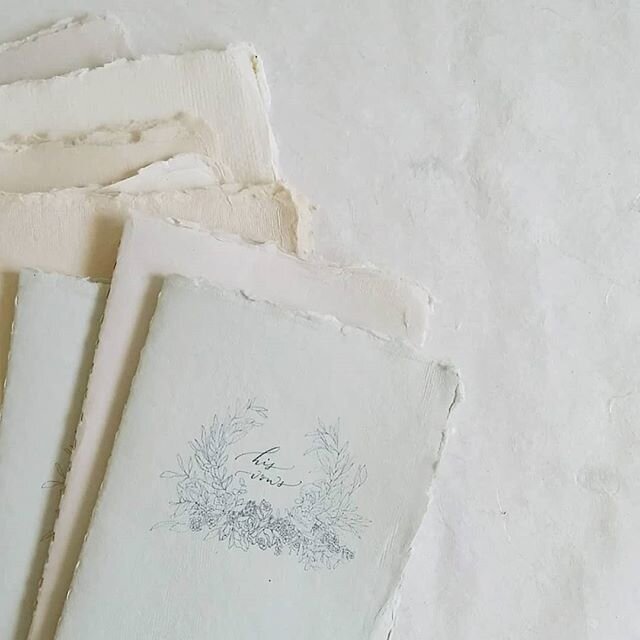 Keep your vows in these gorgeous vow books... use them on your wedding day, then they become a beautiful keepsake ....
.
They are available in a few different colours and are currently 50% off in our shop. Link in profile
.
.
.
#vows #vowbooks #daily