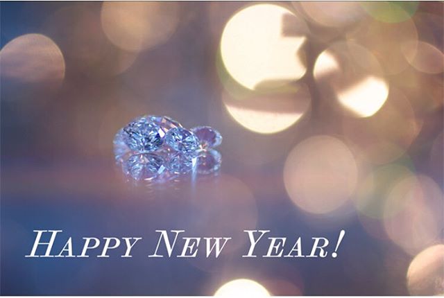 Fashion Jewelry Designs would like to wish everyone a Happy New Year!🍾✨ May you sparkle into the new year with laughter, joy, and happiness! Still doing some holiday shopping? Come visit @fashionjewelrydesigns in LA! 💍❤️ #fashionjewelrydesigns #fas