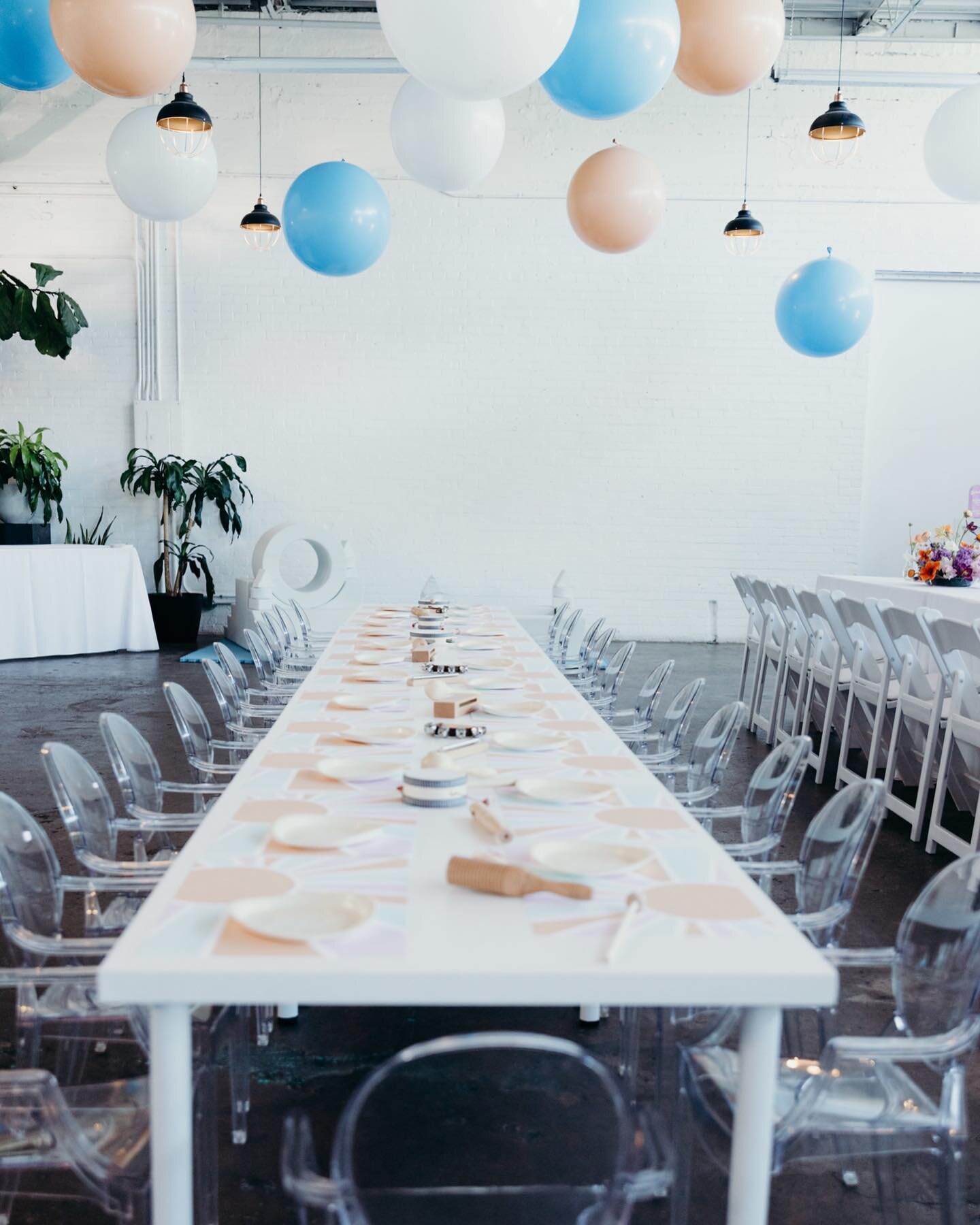 🤍💎love this palette 💎🤍

Photo credit: @hopegray

Venue: @placeattyler

Planner: @hunterorcuttevents
Balloons: @lushra 
Florals: @brooklyndesigns.co