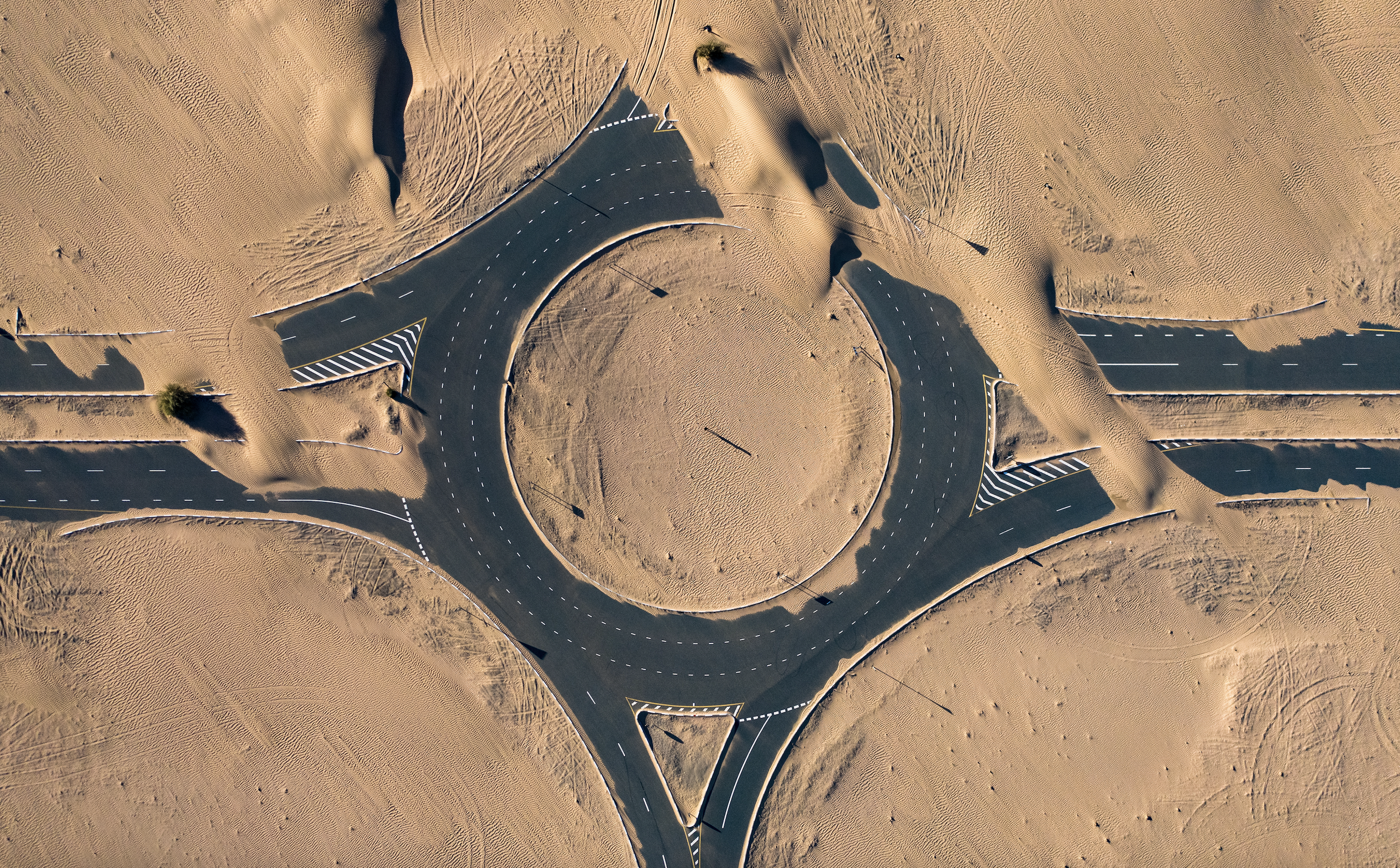  Around We Go - Dubai, 2019 | Edition 3 / 5 | 60 x 40 in | 150 x 100 cm | Pigment Print    