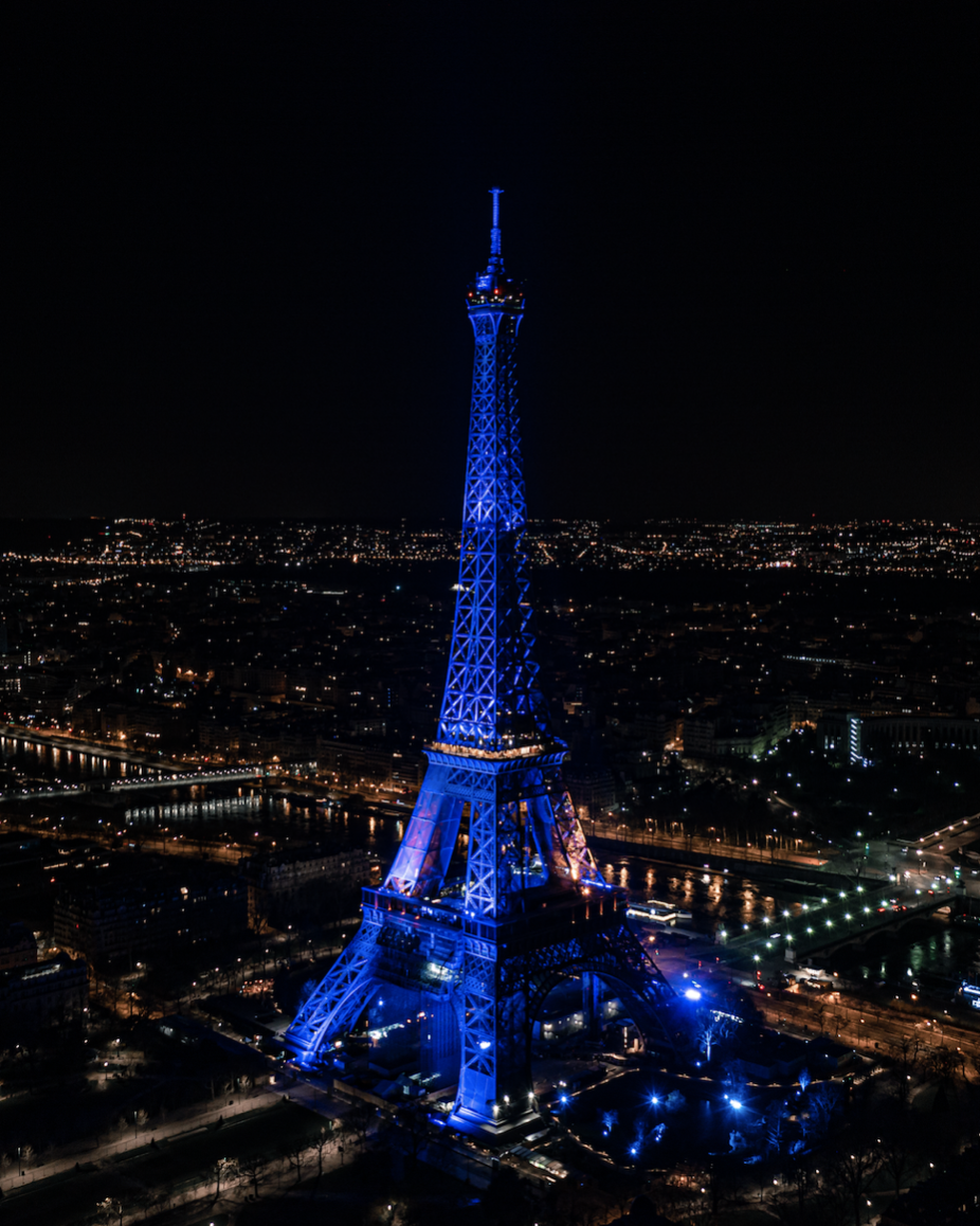  En Bleu - Paris, 2022 | Edition 2 / 3 | 60 x 40 in | 150 x 100 cm | Pigment Print    
