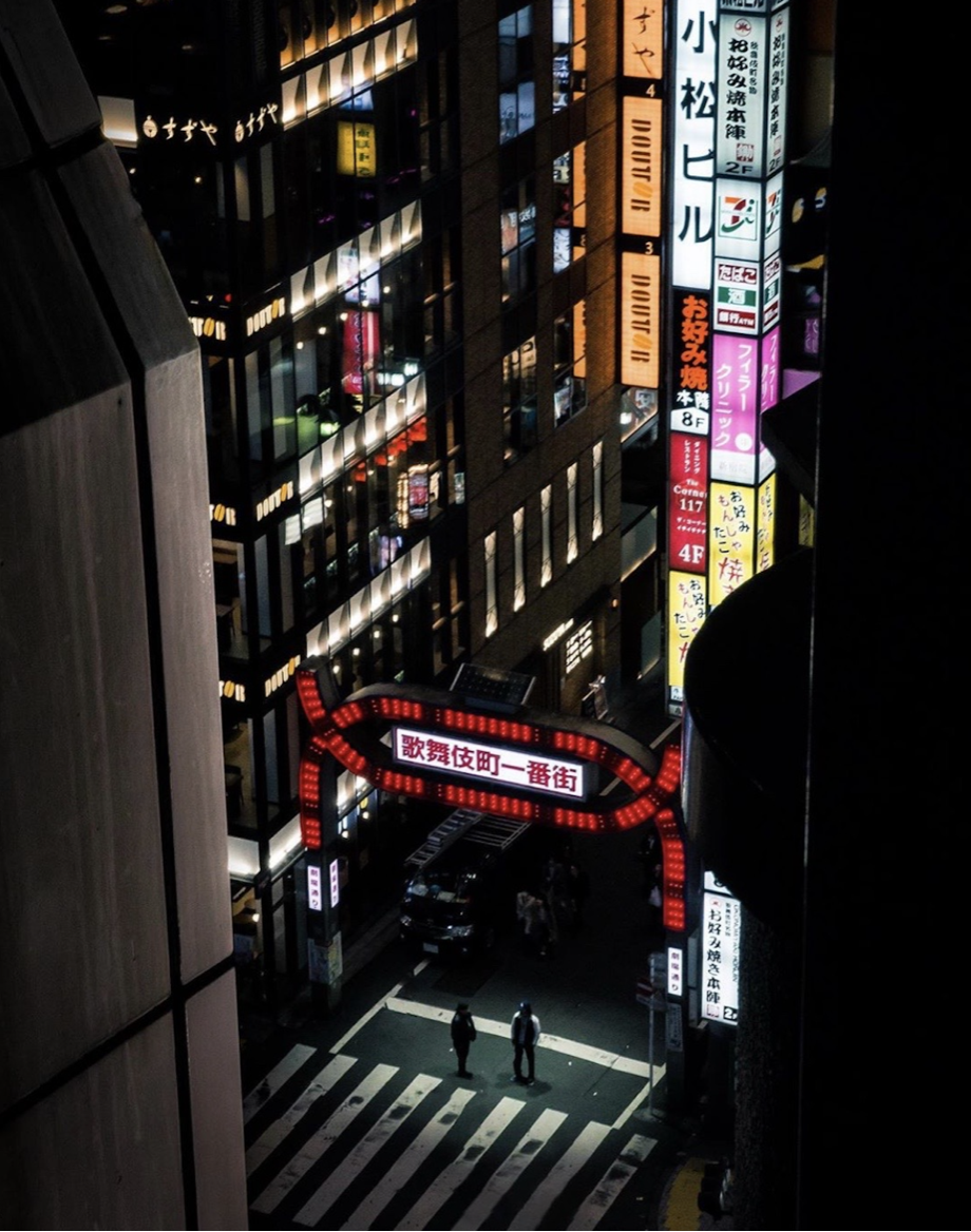  The Deal - Tokyo, 2018 | Edition 1 / 3 | 64 x 48 in | 160 x 120 cm | Pigment Print    