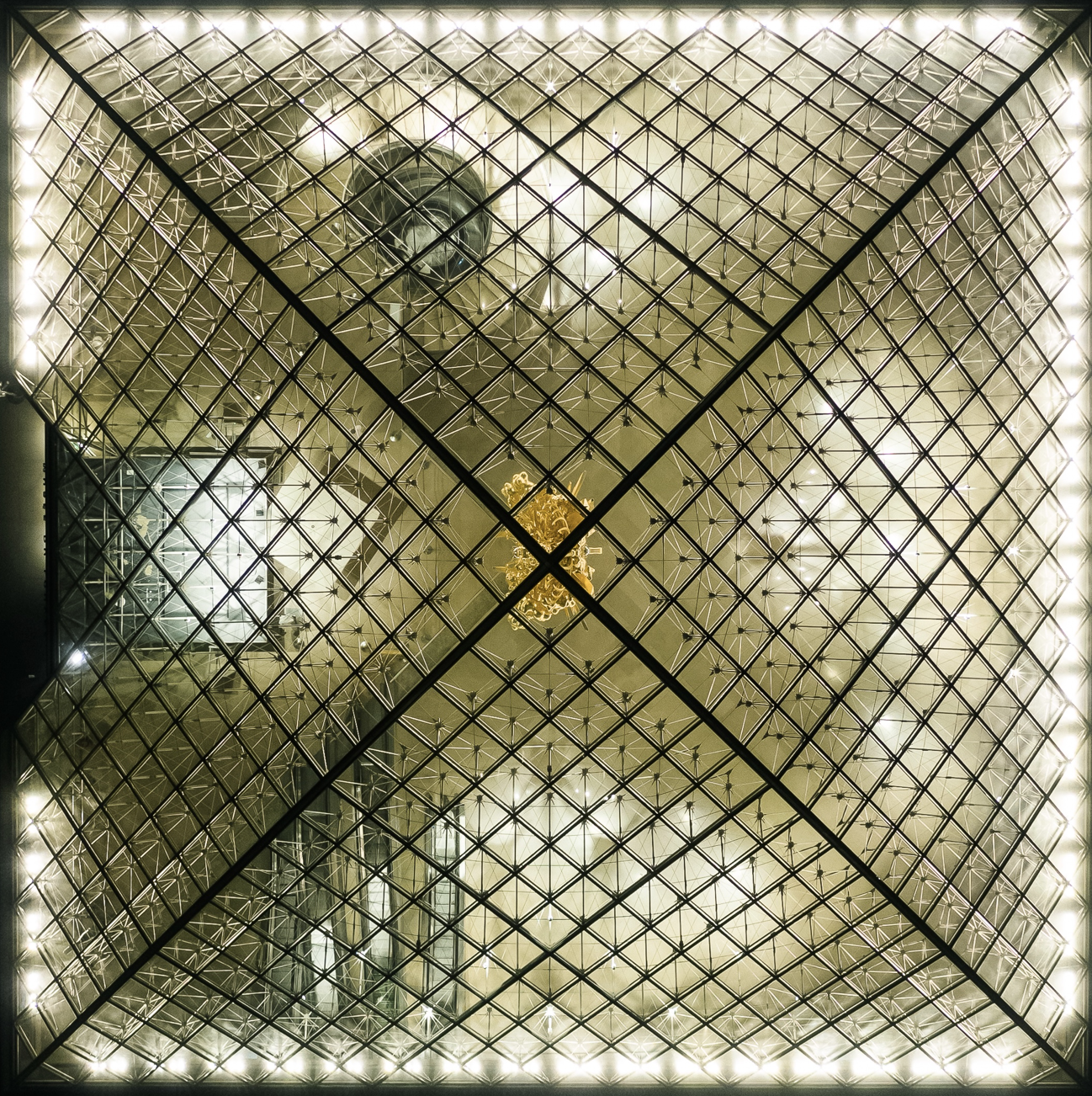  Mission Impossible - Paris, 2018 | Edition 2 / 3 | 50x50 in | 125 x 125 cm | Pigment Print    