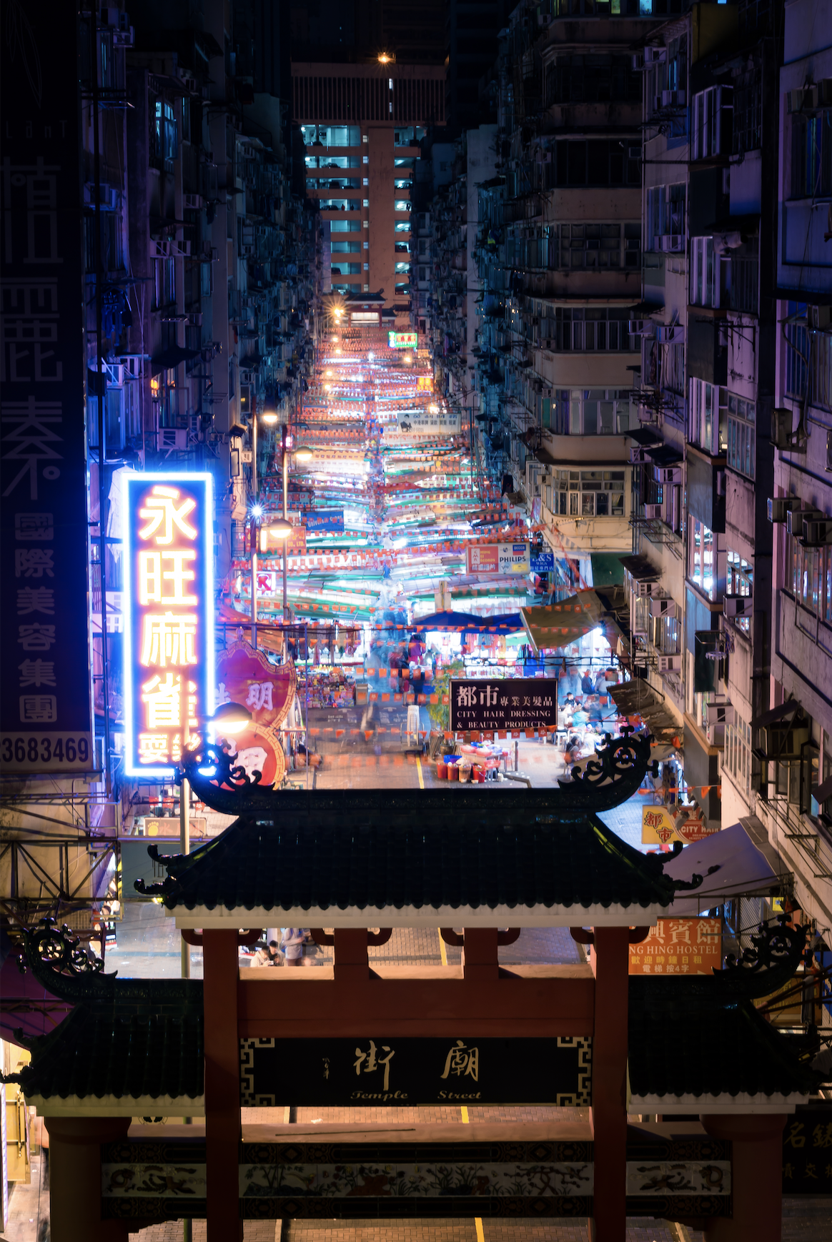  Temple Street - Hong Kong, 2017 | Edition 1 / 5 | 68 x 48 in | 120 x 170 cm | Pigment Print      