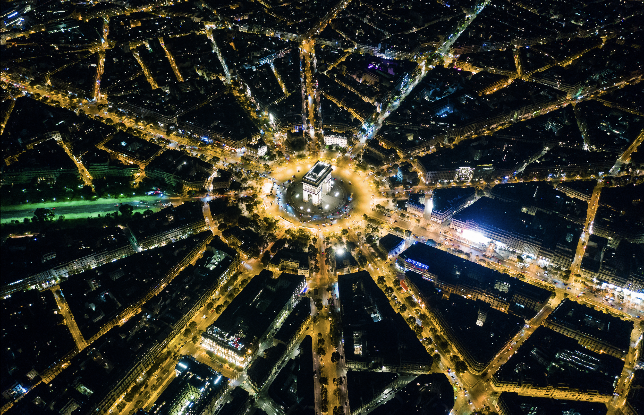  Arc de Triomphe #10 - Paris, 2018 | Edition 2 / 3 | 68 x 48 in | 120 x 170 cm | Pigment Print    