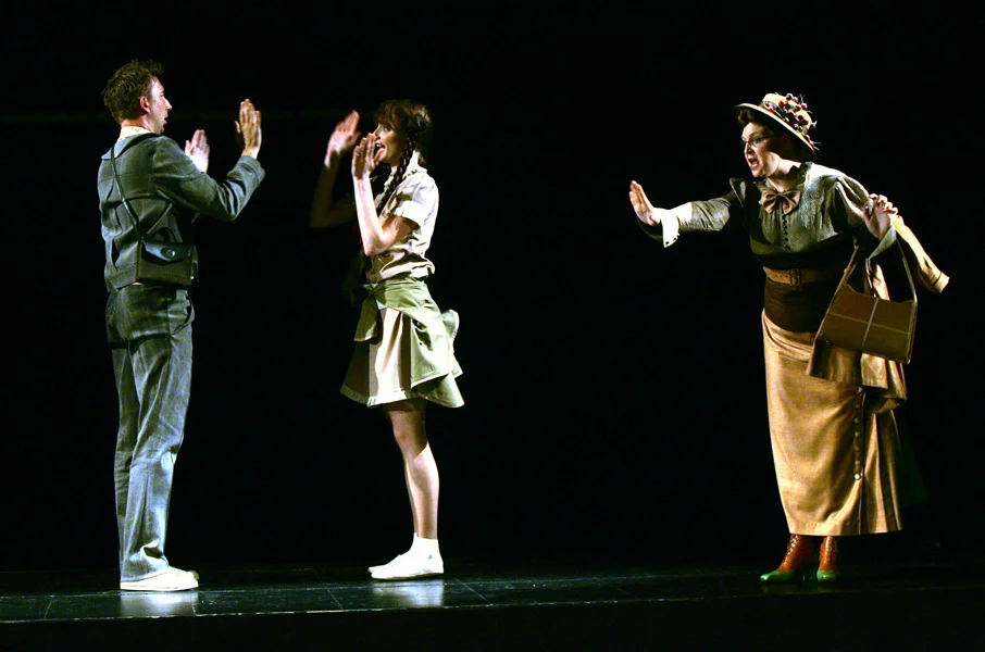 2005_odtrgana_slusalka_02.jpg