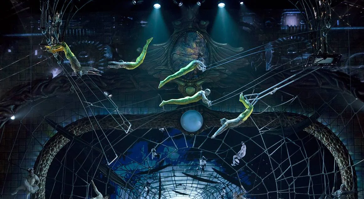 zarkana-trapeze-2.jpg