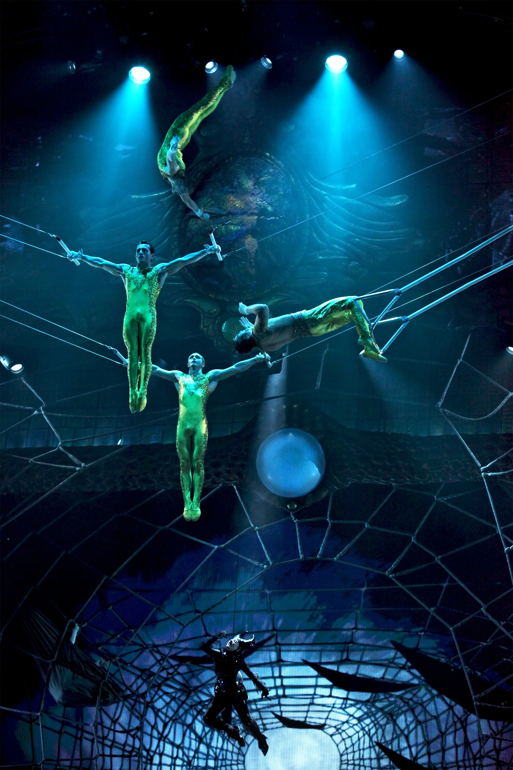 Zarkana_Trapeze003_10x7).jpg