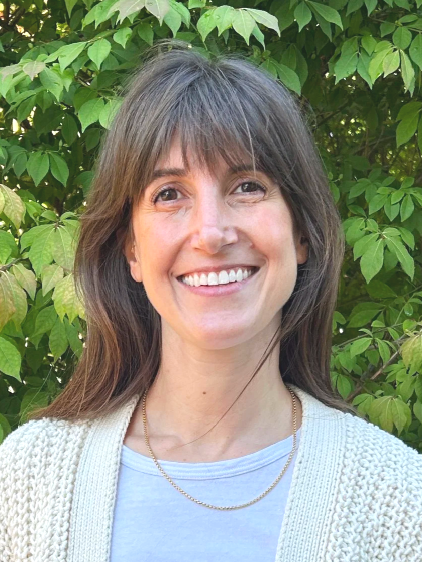 Ali Brislin, Office & Classroom Assistant 

 Ali comes to CHMS as a former parent. She fell in love with the school and the Montessori pedagogy and is thrilled to join the team, flexing her organizational and creative skills, as well as her nurturing