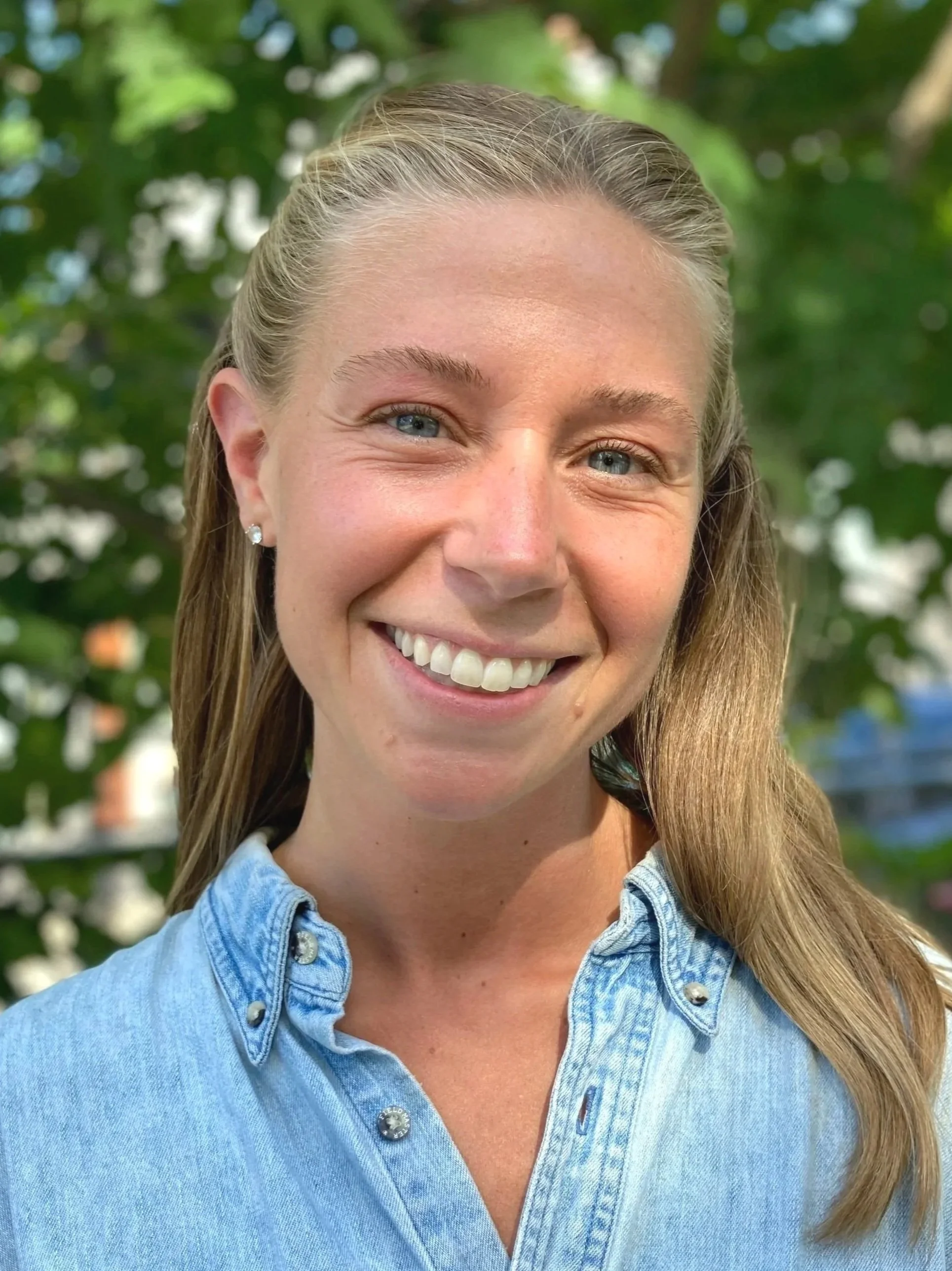 Emma McDuffie, Co-Lead Teacher, Red Door Infant & Toddler Classroom 

 Emma loves supporting children as they grow, explore, and follow their curiosity. She grew up in Cumberland, ME and studied early childhood education in Rhode Island. Emma travele